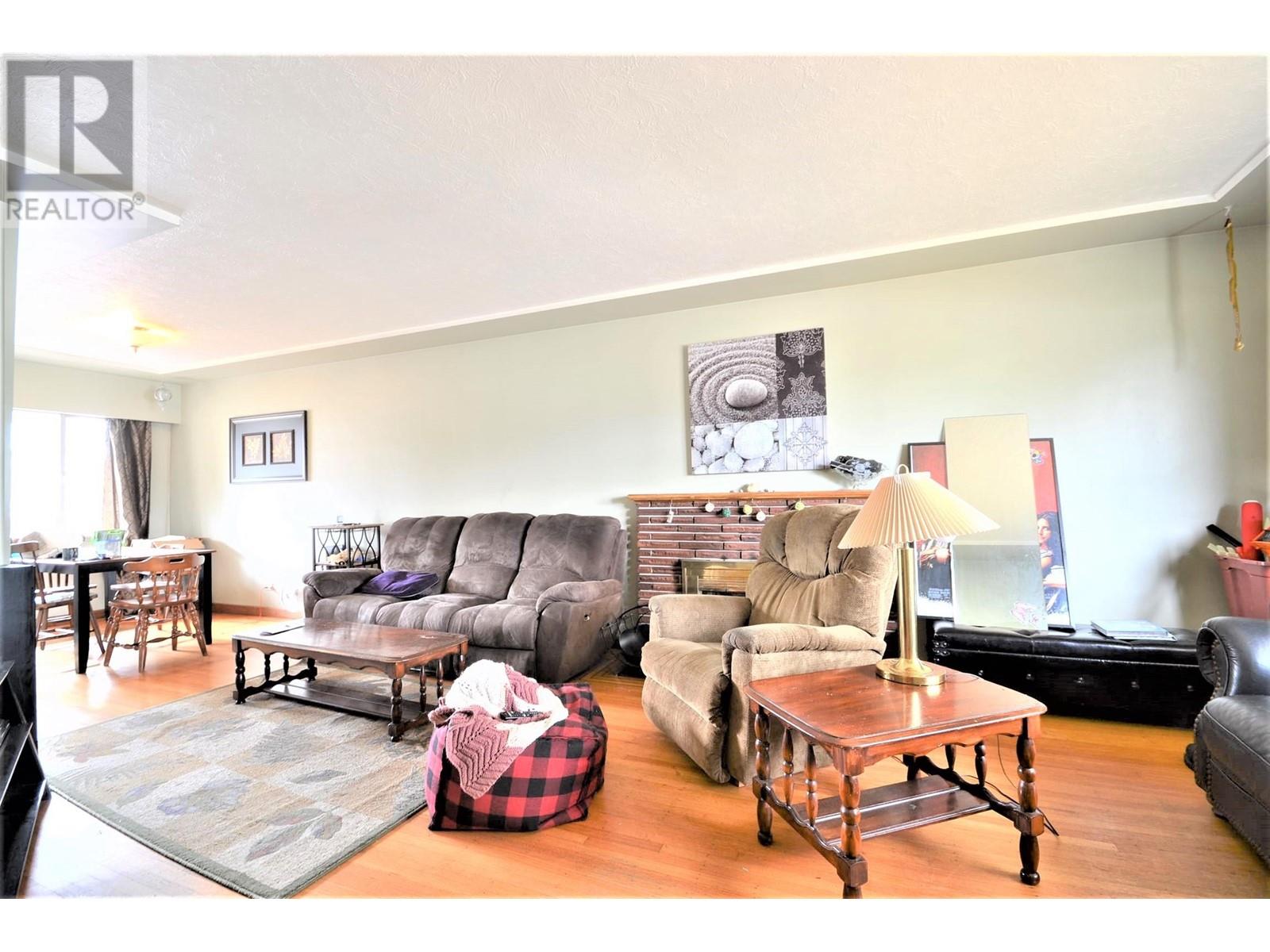 8584 Karrman Avenue, Burnaby, British Columbia  V3N 2M2 - Photo 3 - R2814124