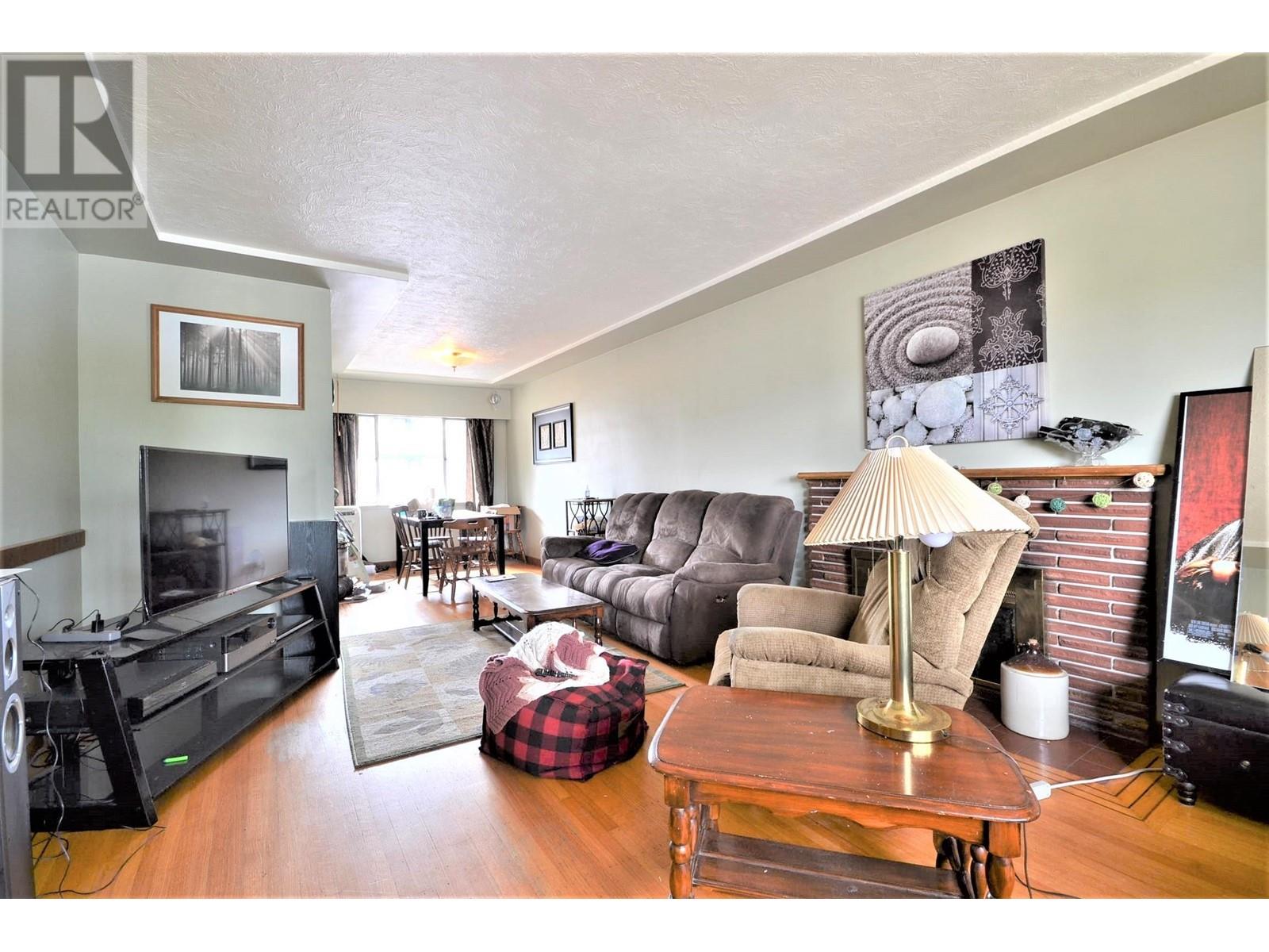 8584 Karrman Avenue, Burnaby, British Columbia  V3N 2M2 - Photo 6 - R2814124