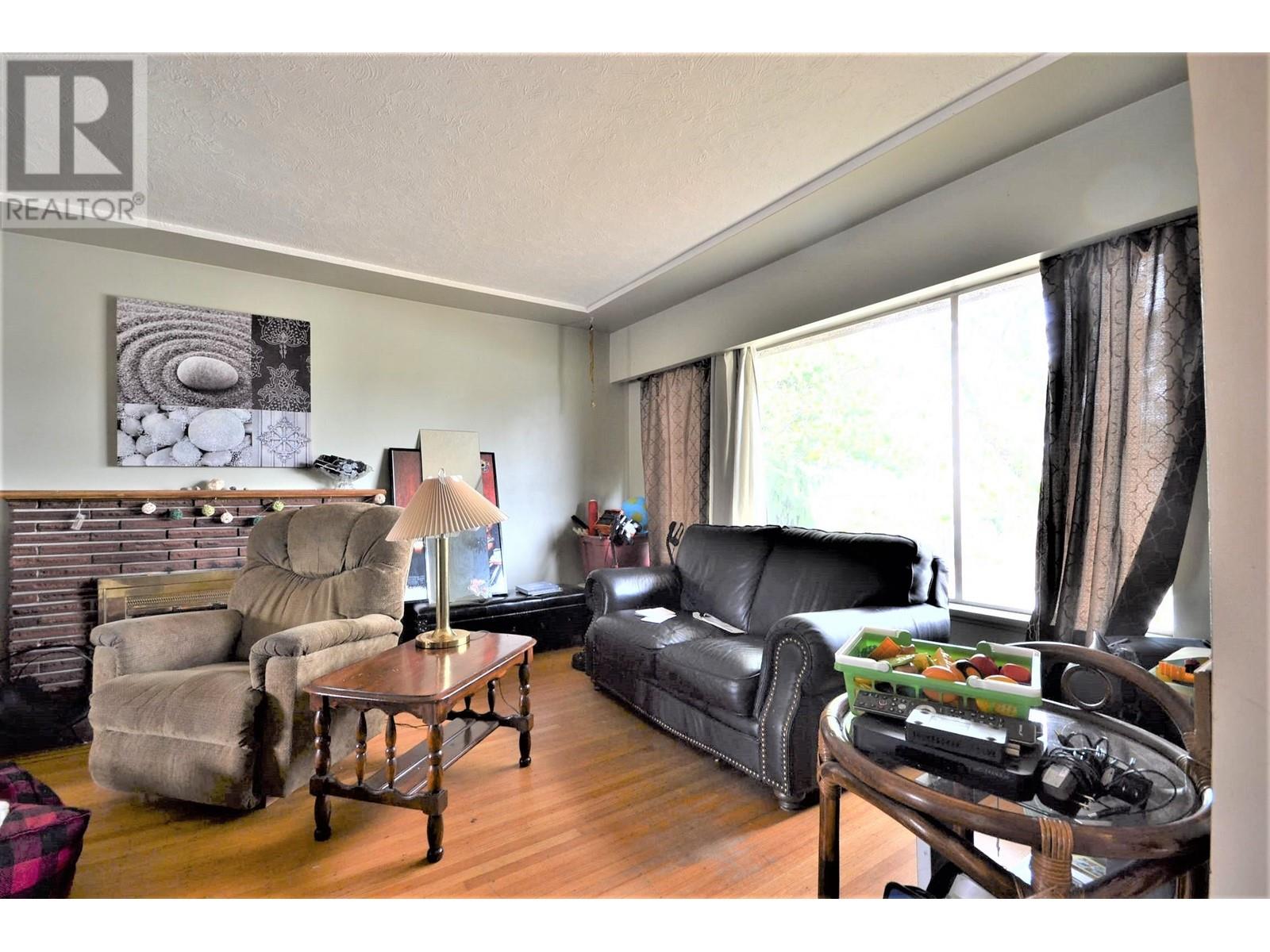 8584 Karrman Avenue, Burnaby, British Columbia  V3N 2M2 - Photo 8 - R2814124