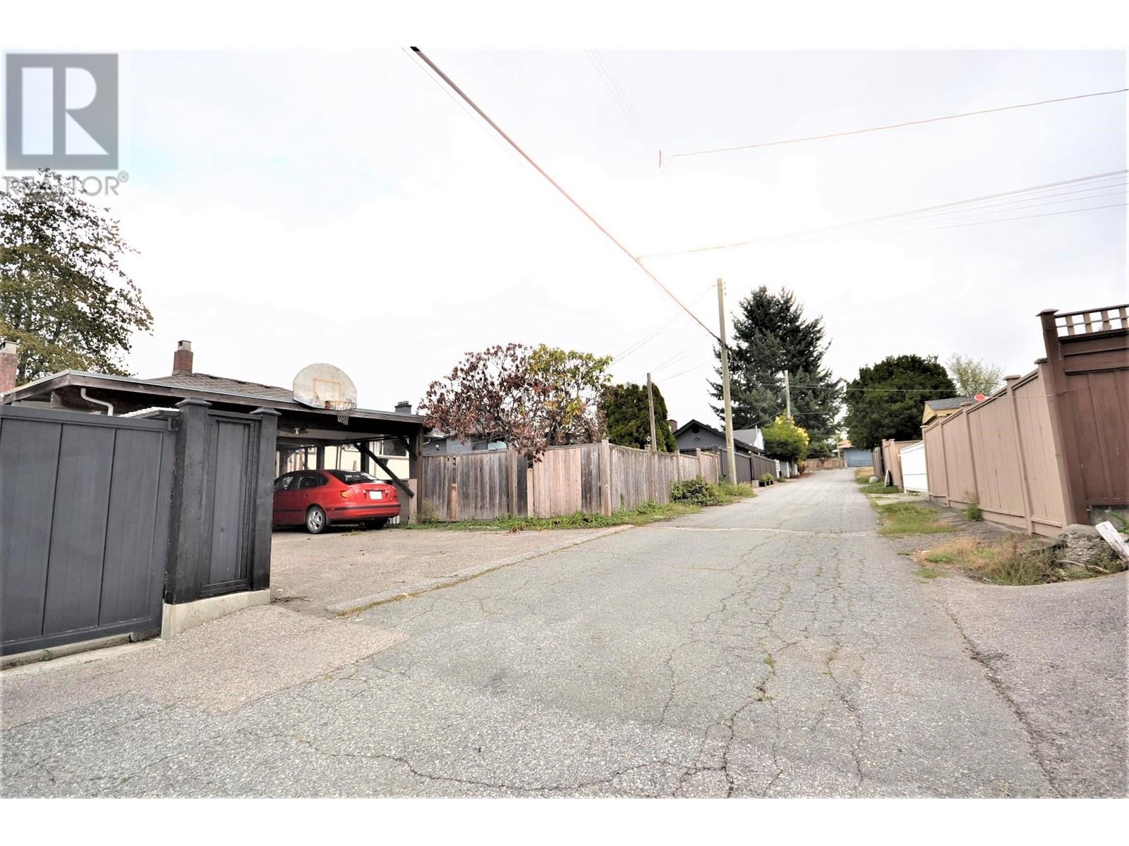 8584 Karrman Avenue, Burnaby, British Columbia  V3N 2M2 - Photo 38 - R2814124