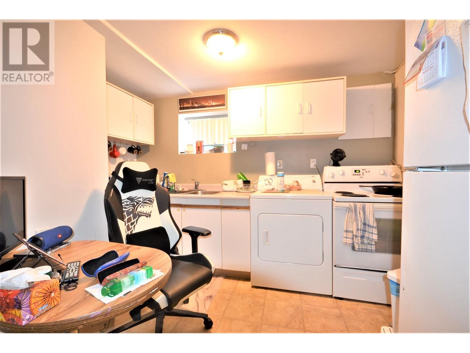 8584 Karrman Avenue, Burnaby, British Columbia  V3N 2M2 - Photo 32 - R2814124