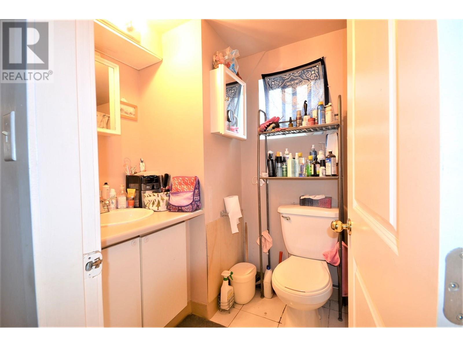 8584 Karrman Avenue, Burnaby, British Columbia  V3N 2M2 - Photo 29 - R2814124