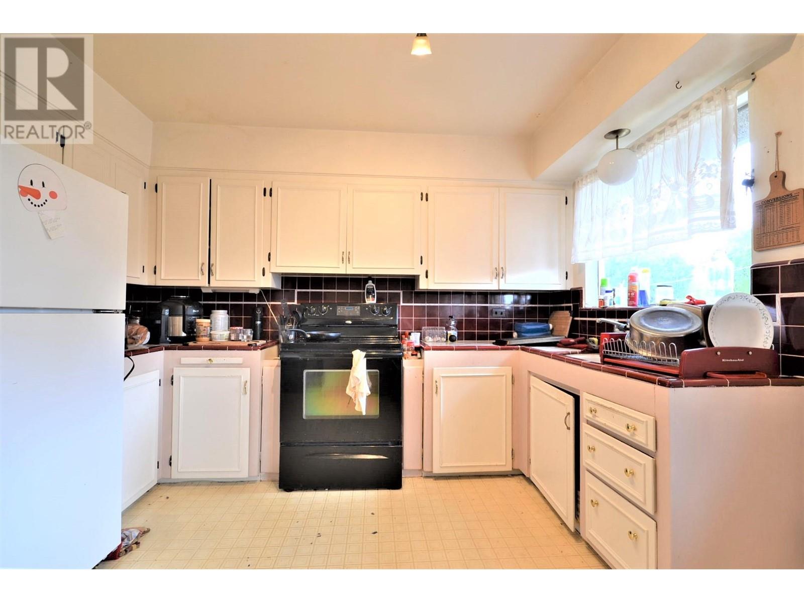 8584 Karrman Avenue, Burnaby, British Columbia  V3N 2M2 - Photo 14 - R2814124