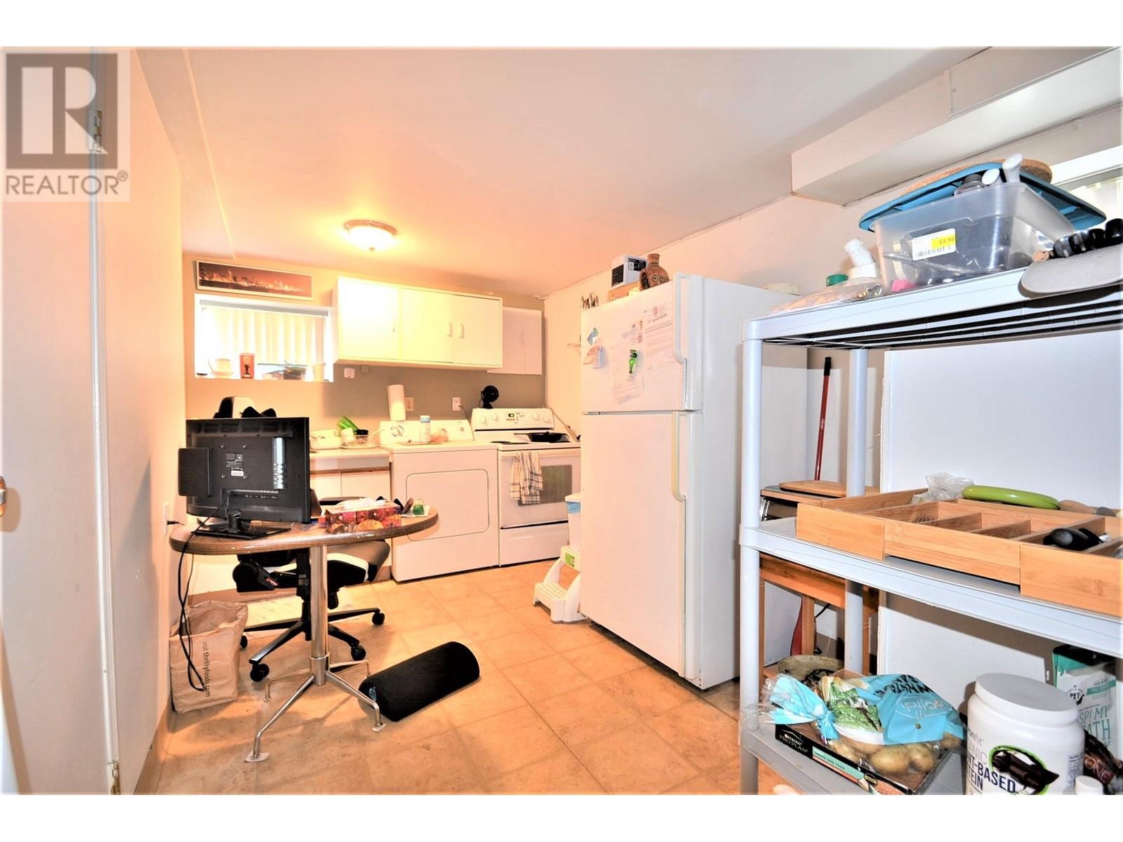 8584 Karrman Avenue, Burnaby, British Columbia  V3N 2M2 - Photo 31 - R2814124