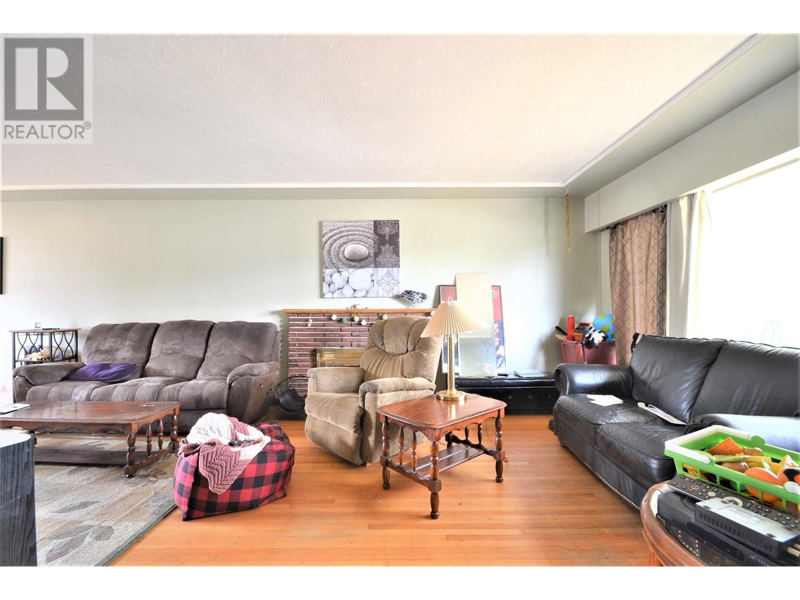 8584 Karrman Avenue, Burnaby, British Columbia  V3N 2M2 - Photo 10 - R2814124