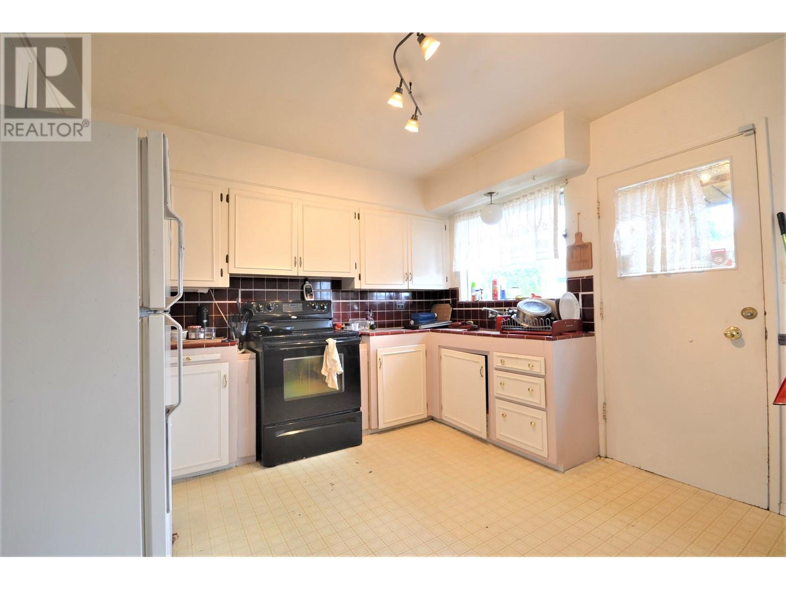 8584 Karrman Avenue, Burnaby, British Columbia  V3N 2M2 - Photo 15 - R2814124