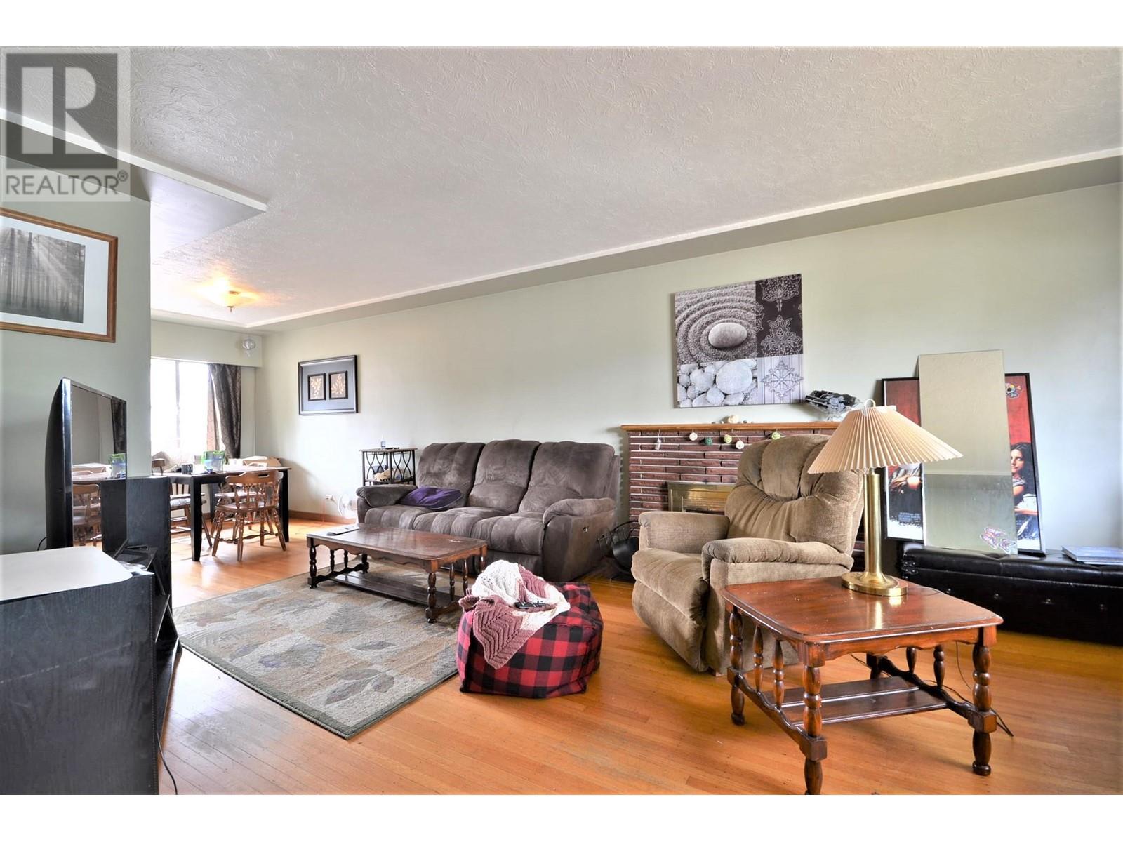 8584 Karrman Avenue, Burnaby, British Columbia  V3N 2M2 - Photo 9 - R2814124