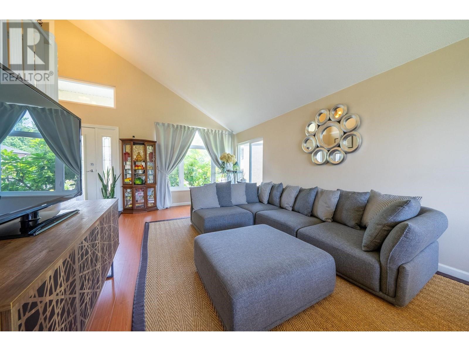 1053 Langara Court, Coquitlam, British Columbia  V3C 6B4 - Photo 5 - R2814785