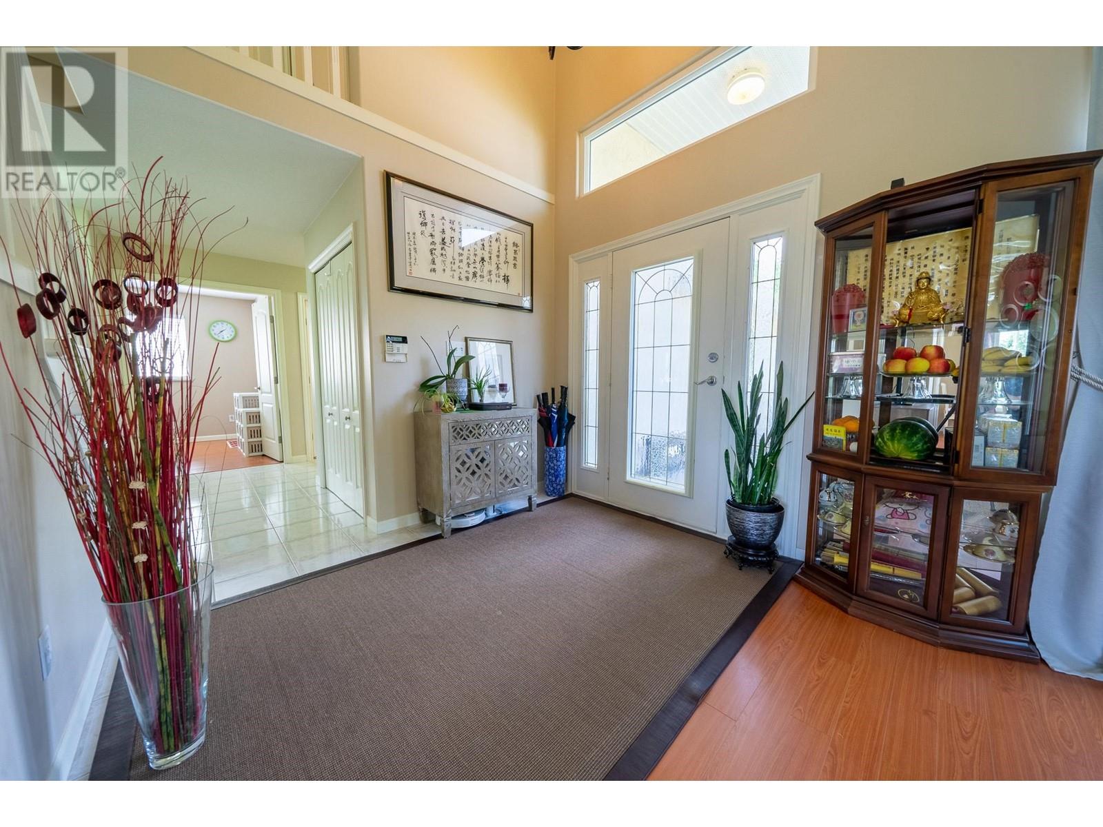 1053 Langara Court, Coquitlam, British Columbia  V3C 6B4 - Photo 2 - R2814785