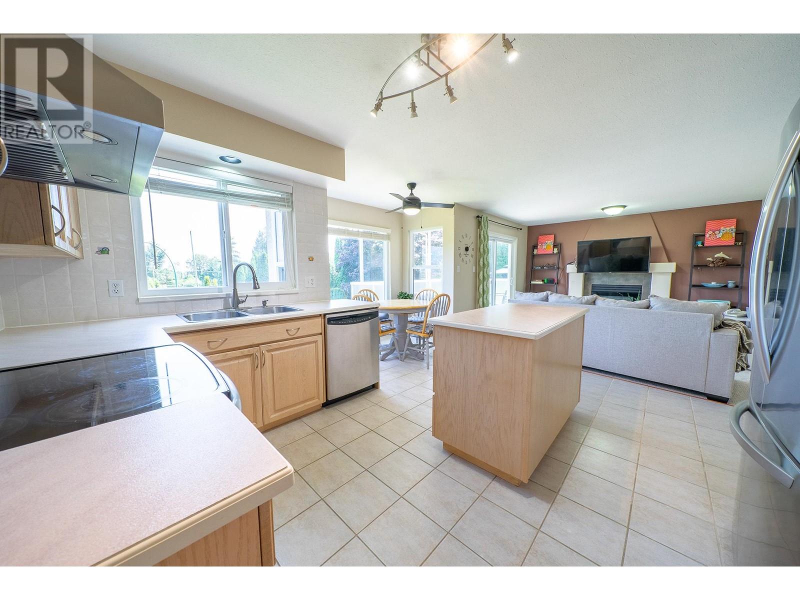 1053 Langara Court, Coquitlam, British Columbia  V3C 6B4 - Photo 9 - R2814785