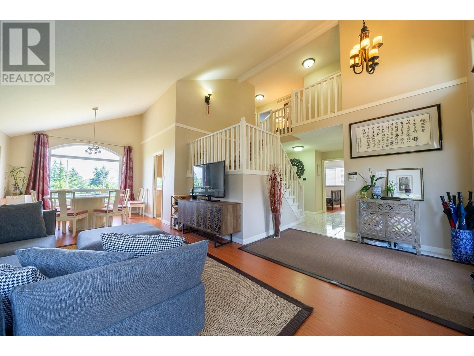 1053 Langara Court, Coquitlam, British Columbia  V3C 6B4 - Photo 3 - R2814785