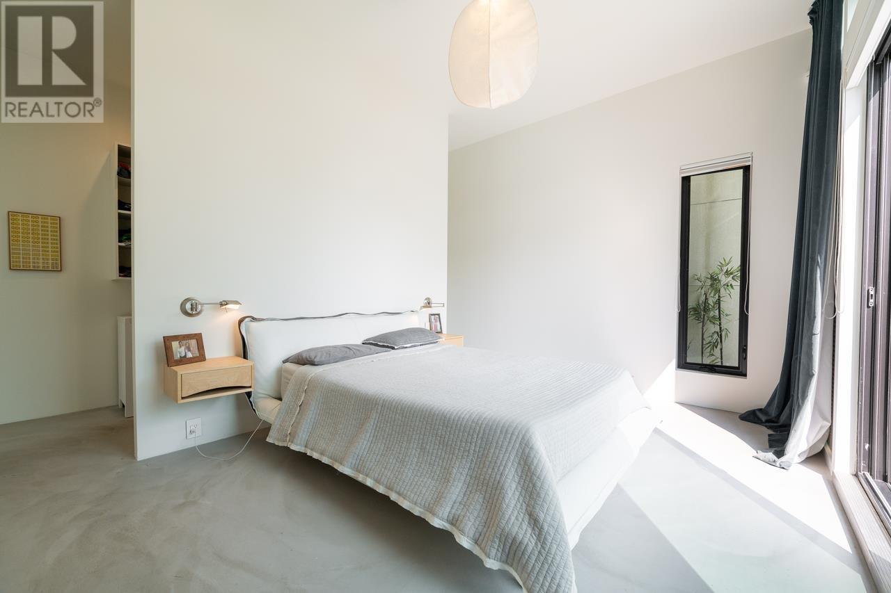 694 Roslyn Boulevard, North Vancouver, British Columbia  V7G 1P3 - Photo 13 - R2814895