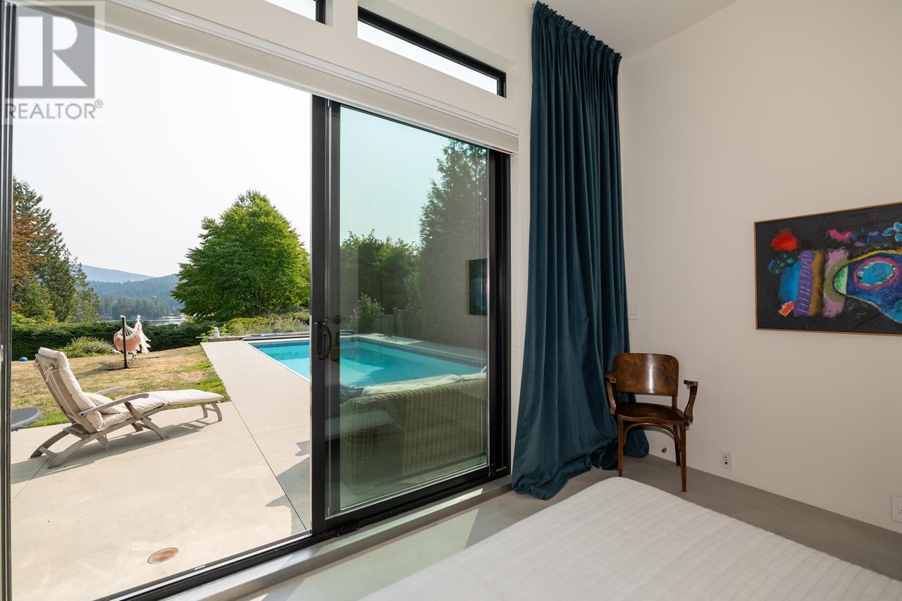 694 Roslyn Boulevard, North Vancouver, British Columbia  V7G 1P3 - Photo 14 - R2814895