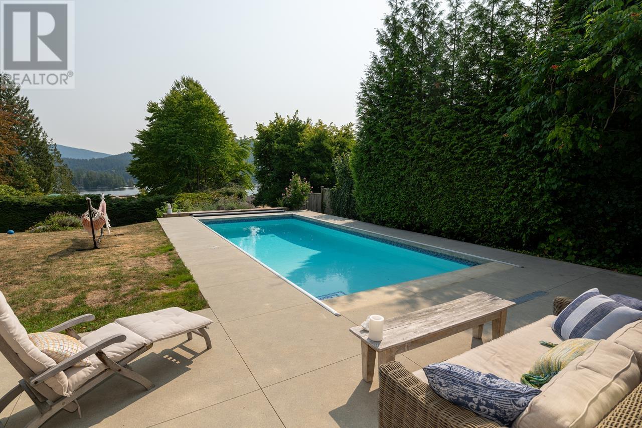 694 Roslyn Boulevard, North Vancouver, British Columbia  V7G 1P3 - Photo 23 - R2814895
