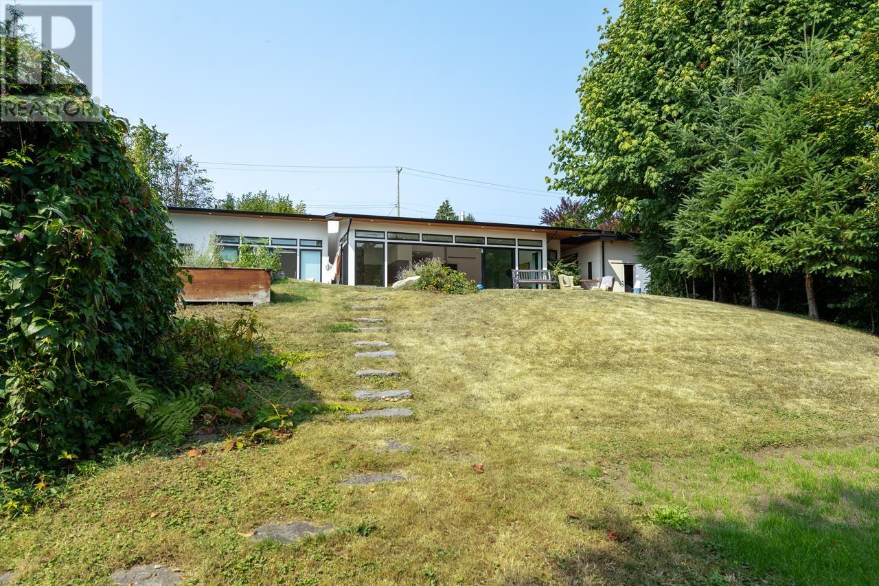 694 Roslyn Boulevard, North Vancouver, British Columbia  V7G 1P3 - Photo 25 - R2814895