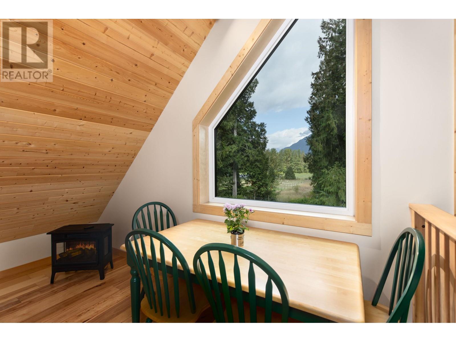 1033 Cedar Grove Road, Pemberton, British Columbia  V0N 2L2 - Photo 11 - R2814939