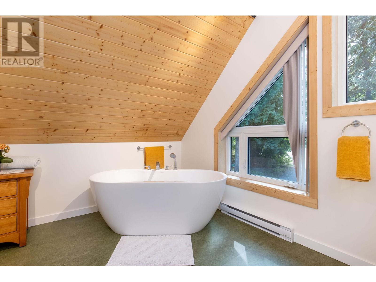 1033 Cedar Grove Road, Pemberton, British Columbia  V0N 2L2 - Photo 17 - R2814939