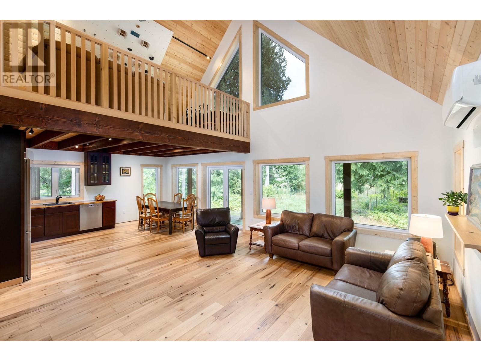1033 Cedar Grove Road, Pemberton, British Columbia  V0N 2L2 - Photo 2 - R2814939