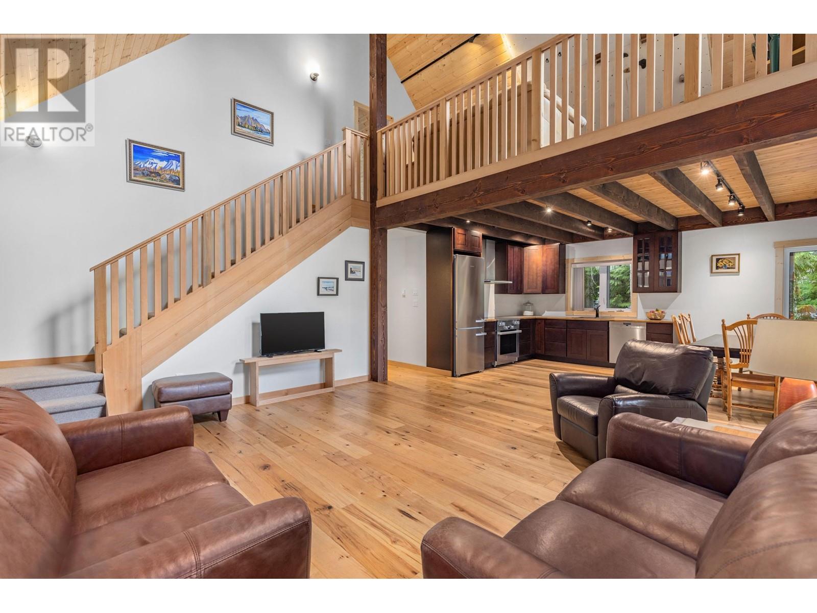 1033 Cedar Grove Road, Pemberton, British Columbia  V0N 2L2 - Photo 3 - R2814939