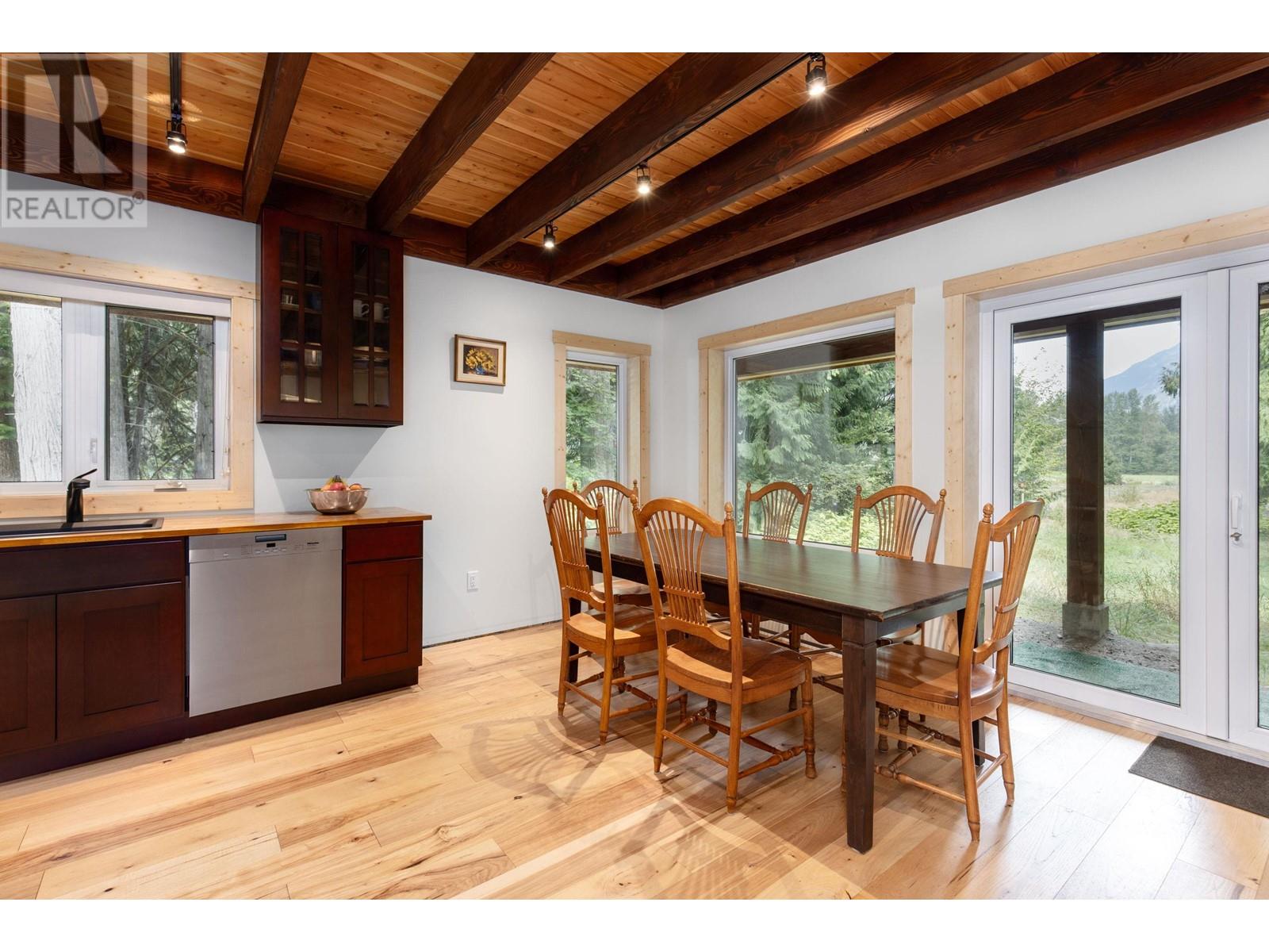 1033 Cedar Grove Road, Pemberton, British Columbia  V0N 2L2 - Photo 8 - R2814939