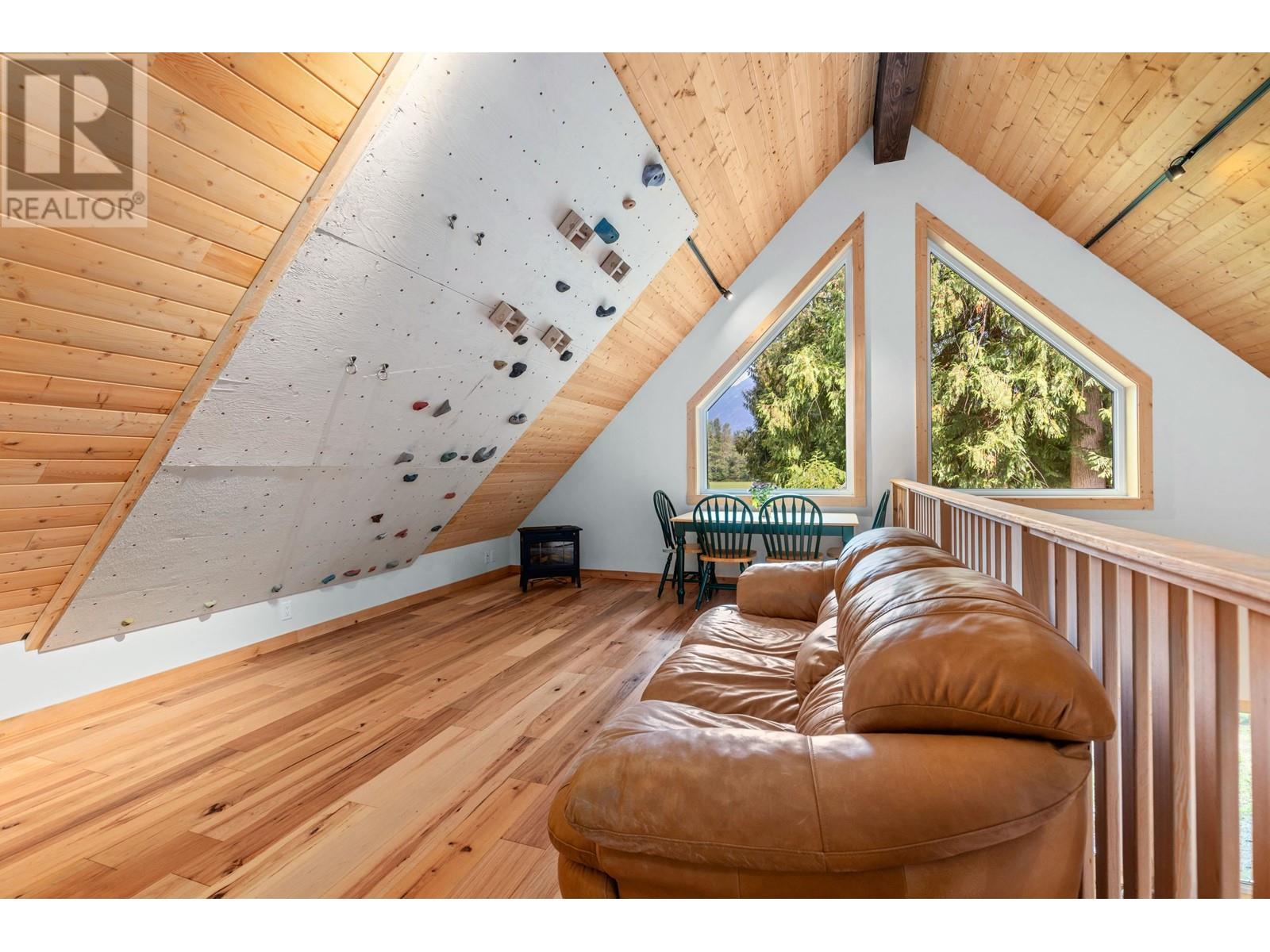 1033 Cedar Grove Road, Pemberton, British Columbia  V0N 2L2 - Photo 9 - R2814939