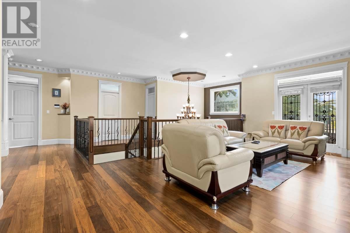 7450 Frederick Avenue, Burnaby, British Columbia  V5J 3Y3 - Photo 2 - R2814940