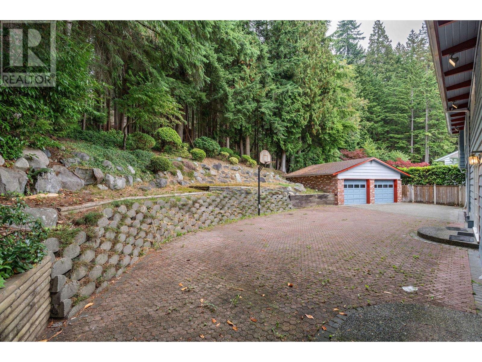 72 Bonnymuir Drive, West Vancouver, British Columbia  V7S 1L2 - Photo 9 - R2814330