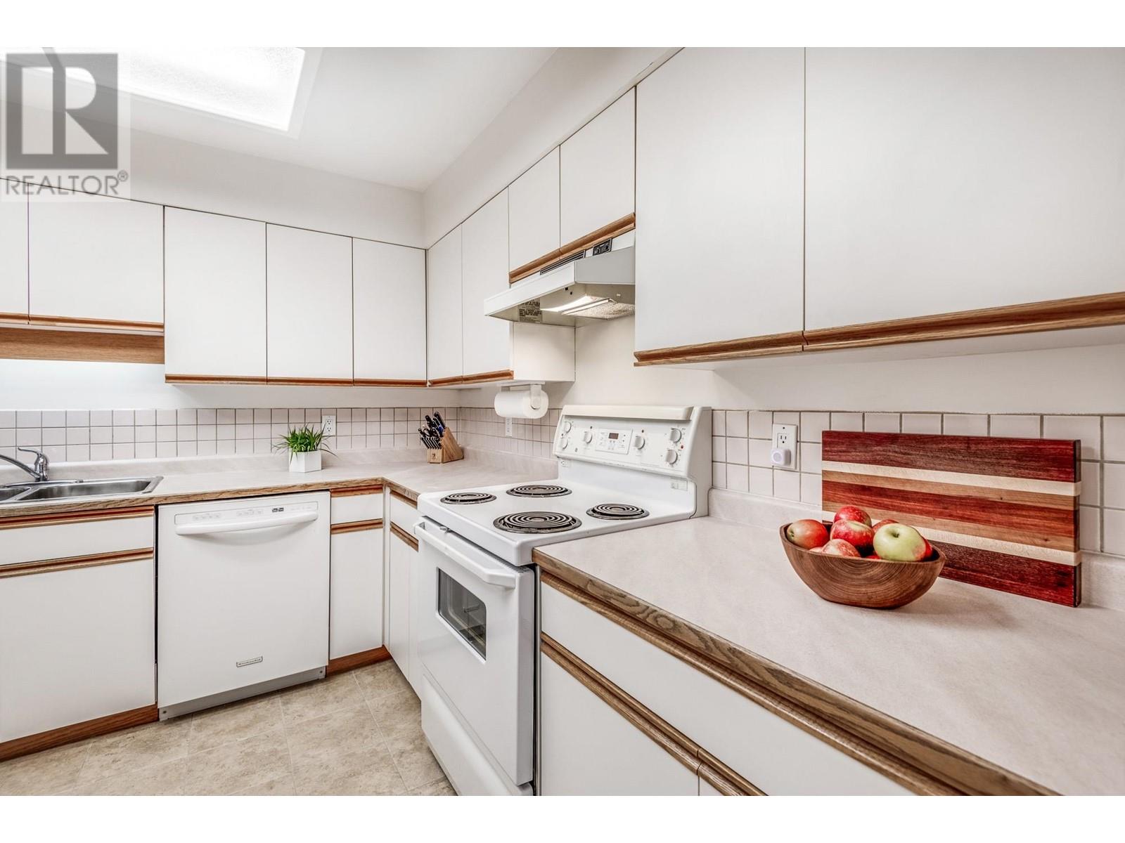 102 501 Cochrane Avenue, Coquitlam, British Columbia  V3J 7W5 - Photo 4 - R2790269