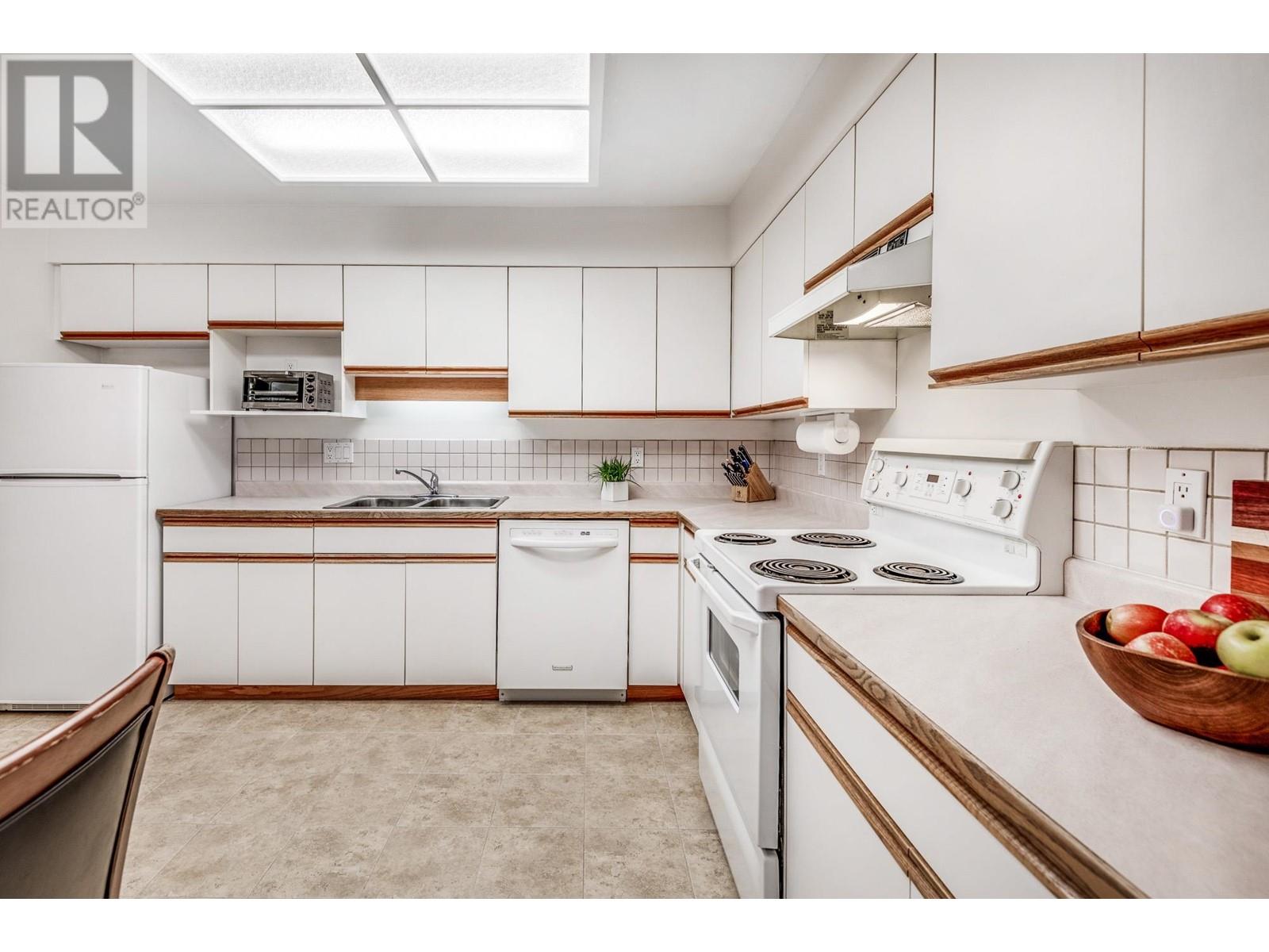 102 501 Cochrane Avenue, Coquitlam, British Columbia  V3J 7W5 - Photo 3 - R2790269