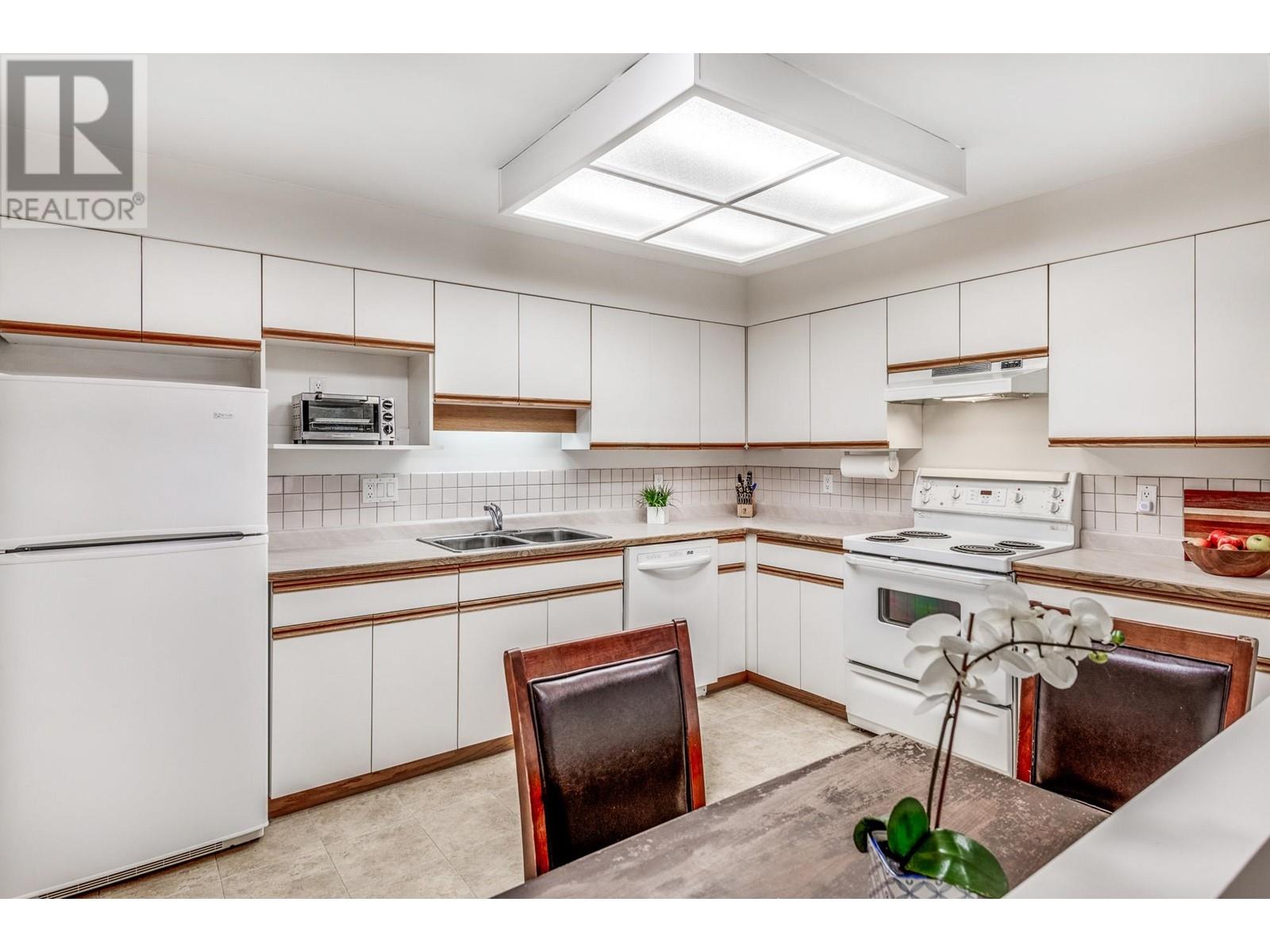 102 501 Cochrane Avenue, Coquitlam, British Columbia  V3J 7W5 - Photo 2 - R2790269