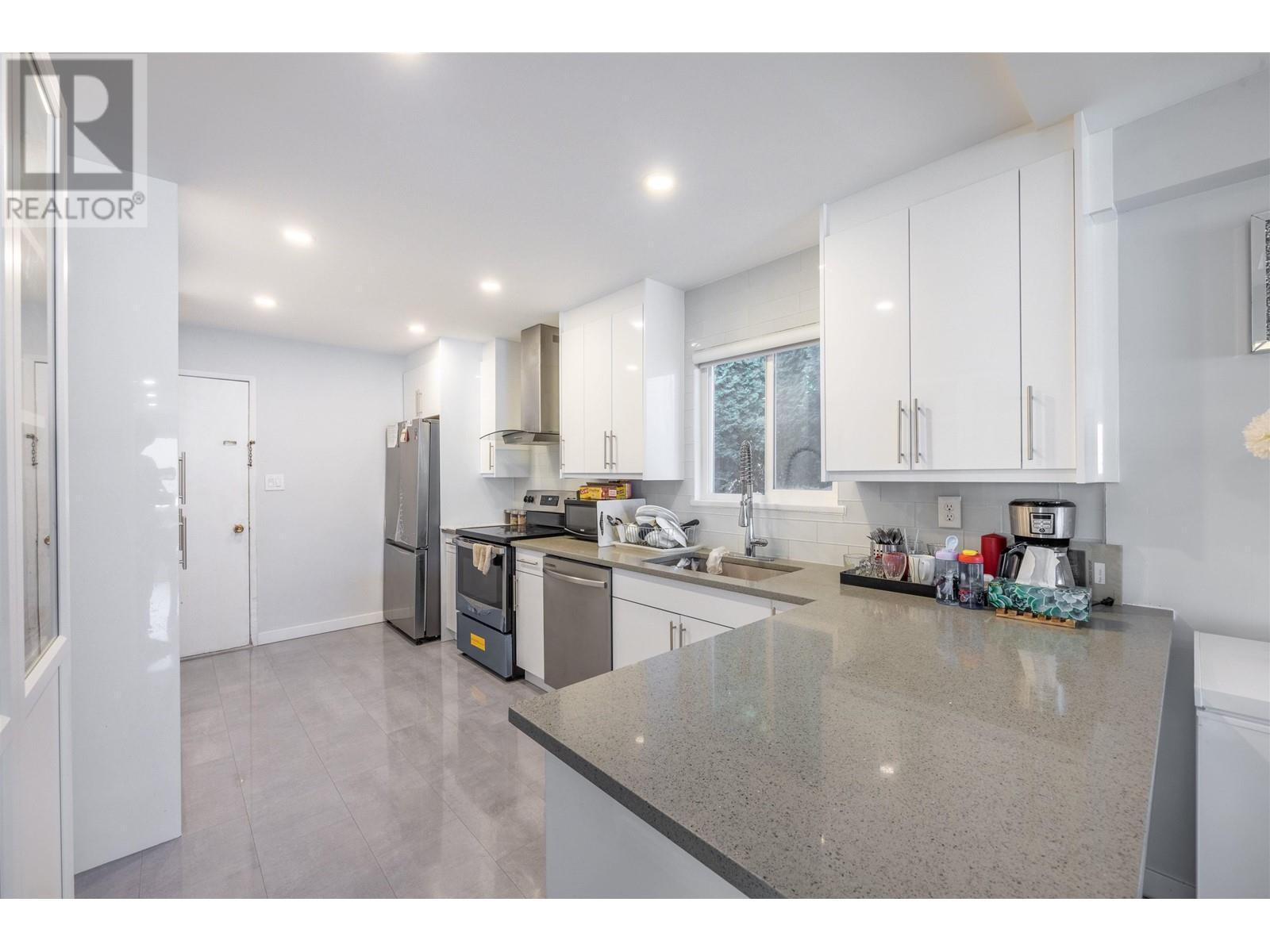 5168 Moss Street, Vancouver, British Columbia  V5R 3T7 - Photo 5 - R2814408