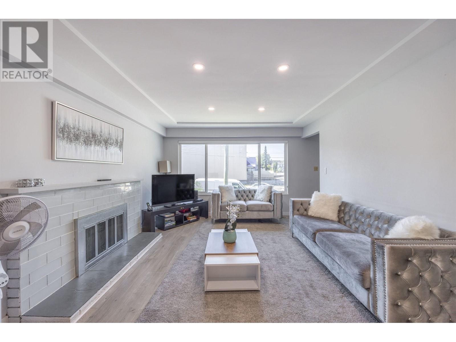 5168 Moss Street, Vancouver, British Columbia  V5R 3T7 - Photo 3 - R2814408
