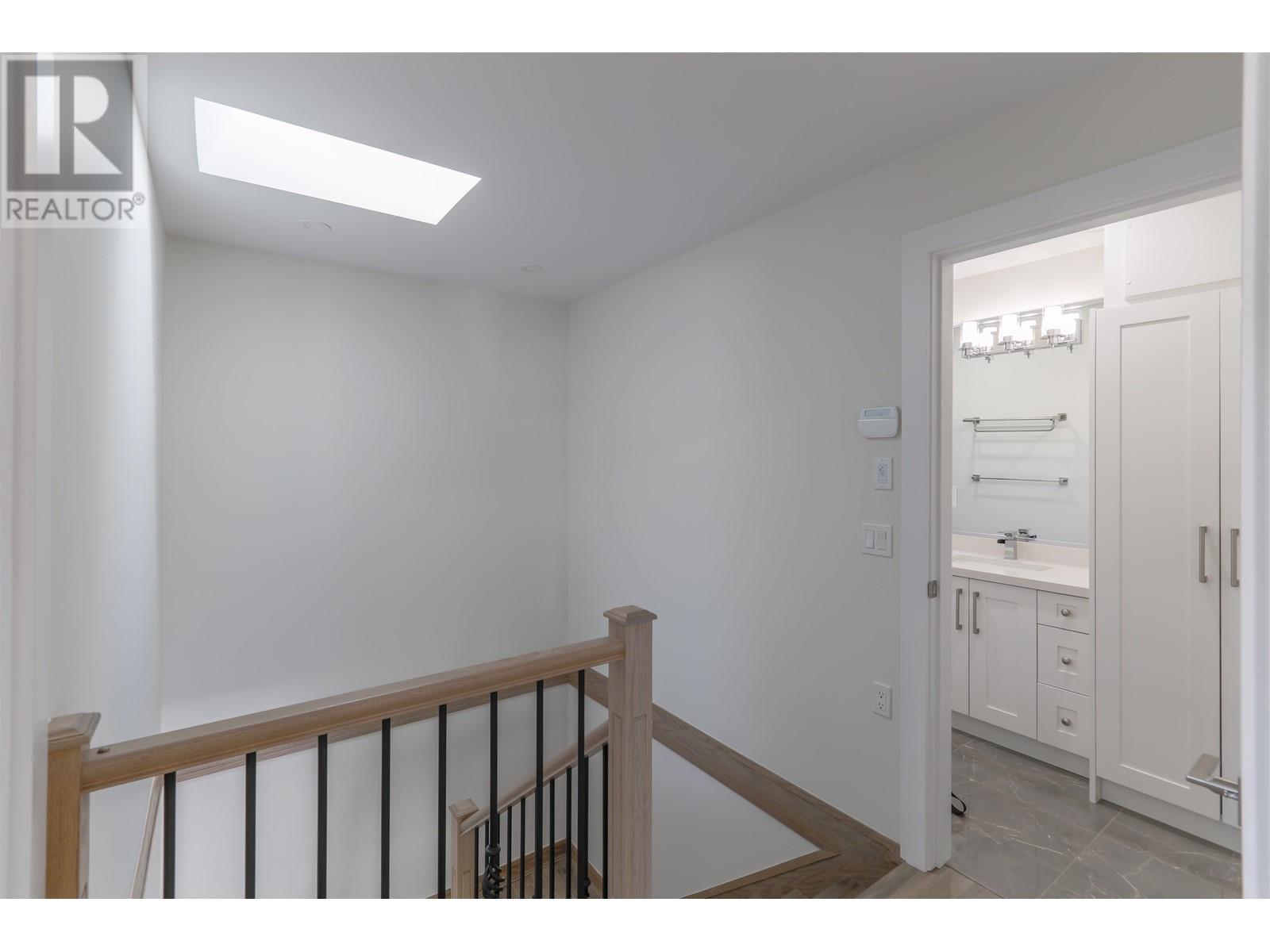 2255 E 35th Avenue, Vancouver, British Columbia  V5P 1C1 - Photo 12 - R2808048