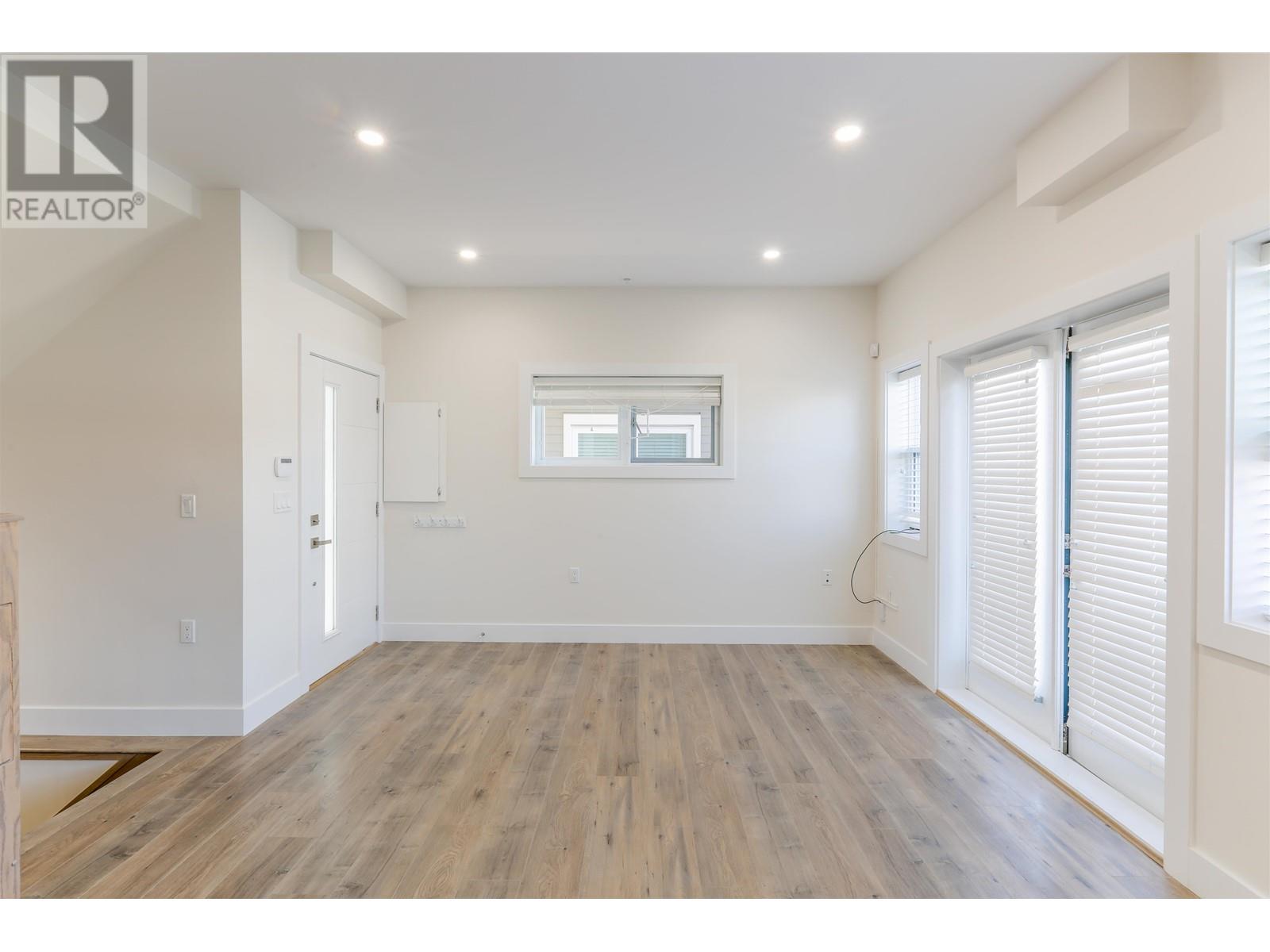 2255 E 35th Avenue, Vancouver, British Columbia  V5P 1C1 - Photo 3 - R2808048
