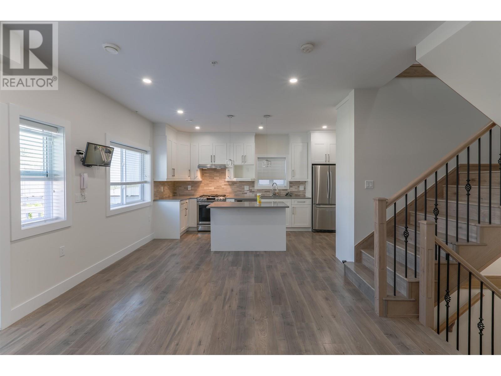 2255 E 35th Avenue, Vancouver, British Columbia  V5P 1C1 - Photo 5 - R2808048