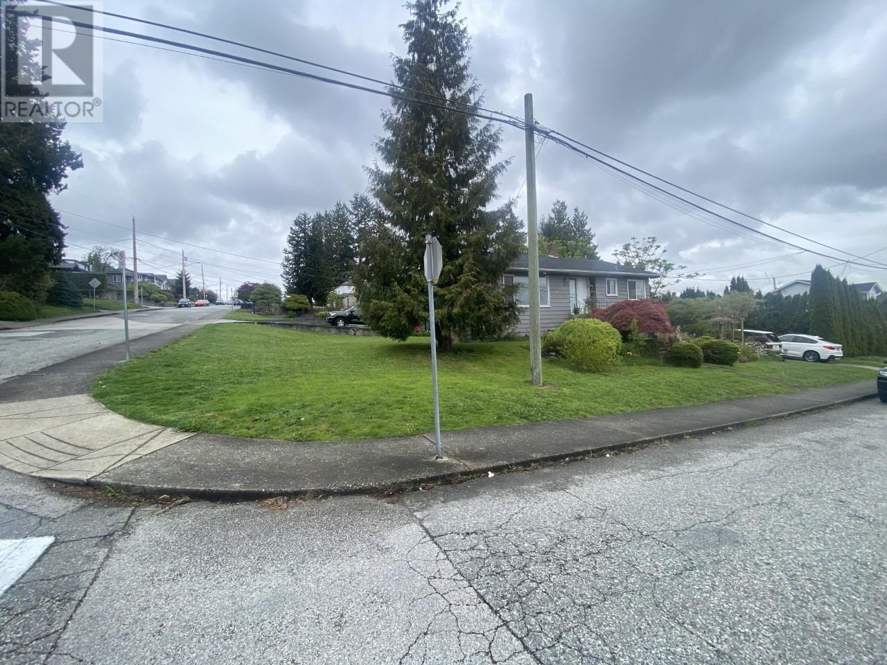 427 Shiles Street, New Westminster, British Columbia  V3L 3K5 - Photo 2 - R2814699