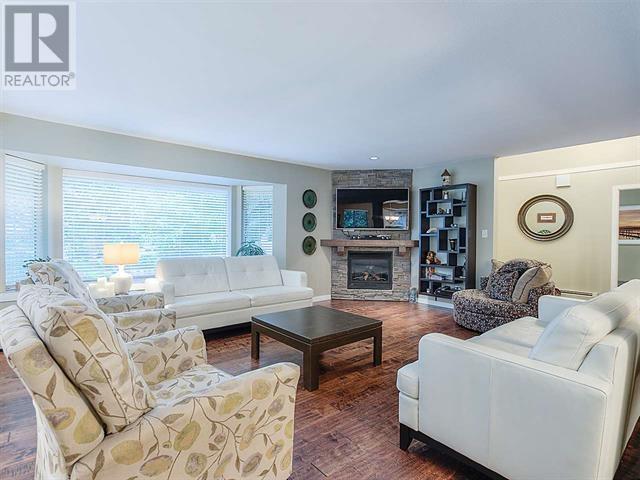 27740 Sayers Crescent, Maple Ridge, British Columbia  V2W 1N4 - Photo 3 - R2812671