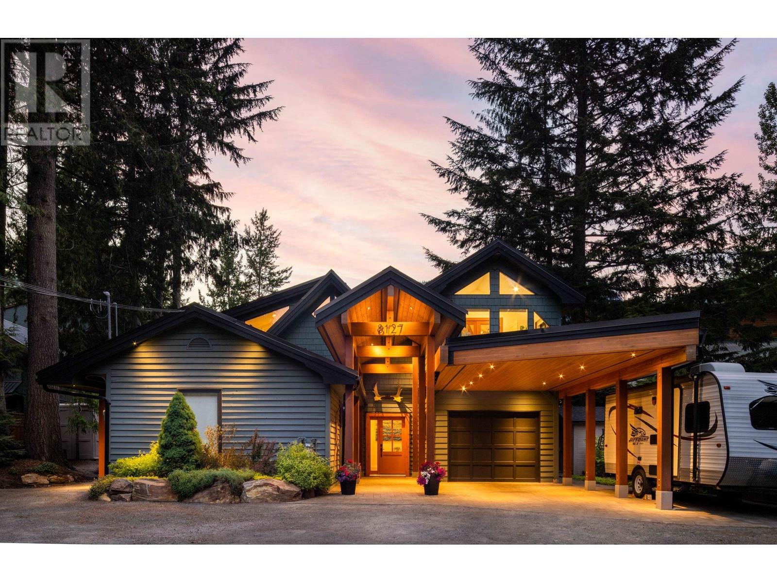 8127 Alpine Way, Whistler, British Columbia  V8E 0G2 - Photo 1 - R2788280
