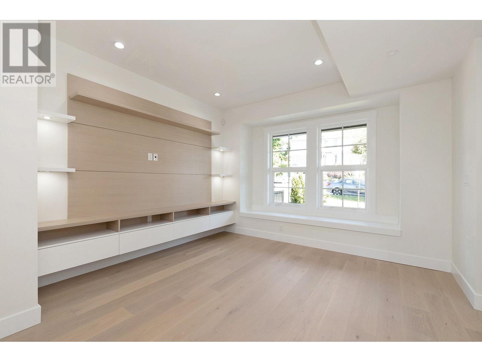 101 1048 Madore Avenue, Coquitlam, British Columbia  V3K 3B8 - Photo 3 - R2815211