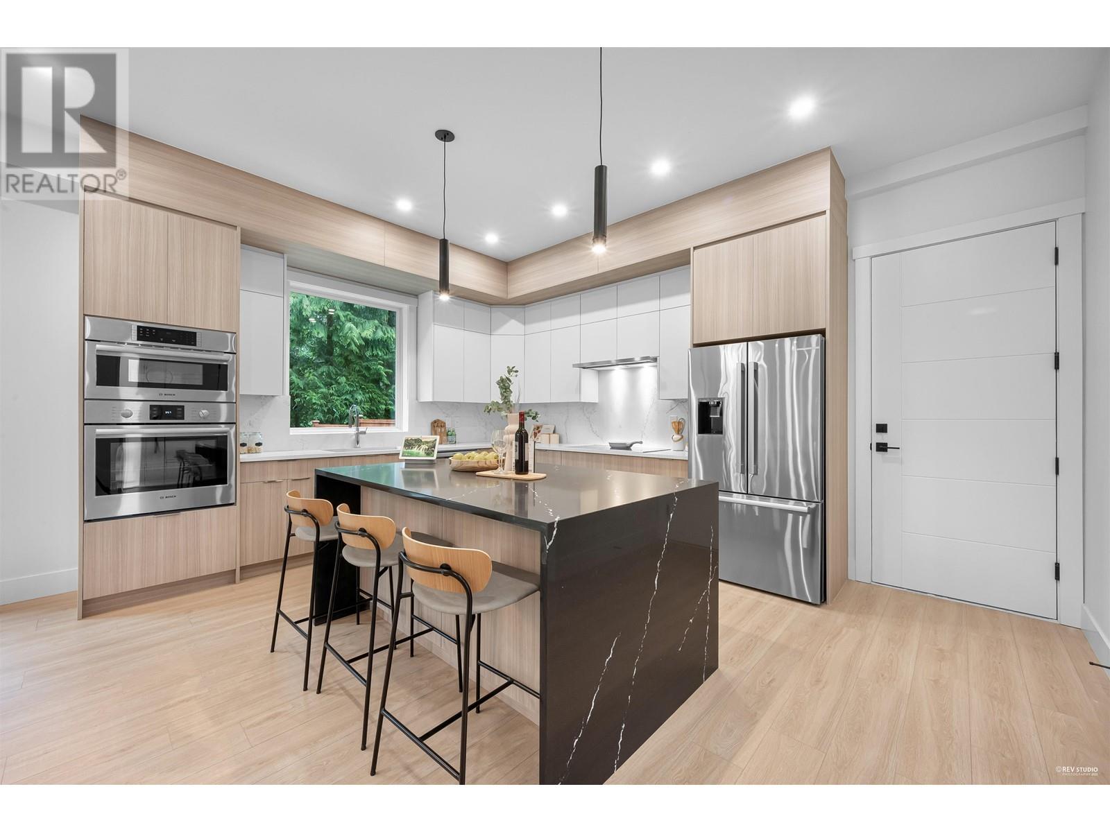 101 1334 Charland Avenue, Coquitlam, British Columbia  V3K 3L3 - Photo 3 - R2815248