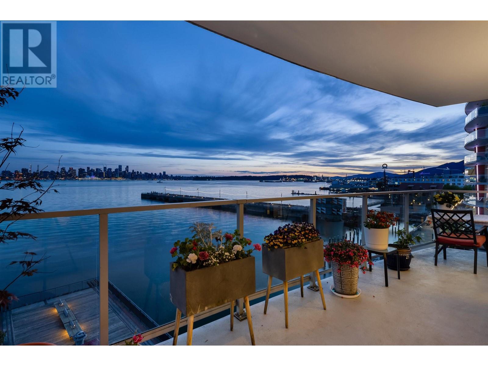 402 185 Victory Ship Way, North Vancouver, British Columbia  V7L 0G2 - Photo 4 - R2815266