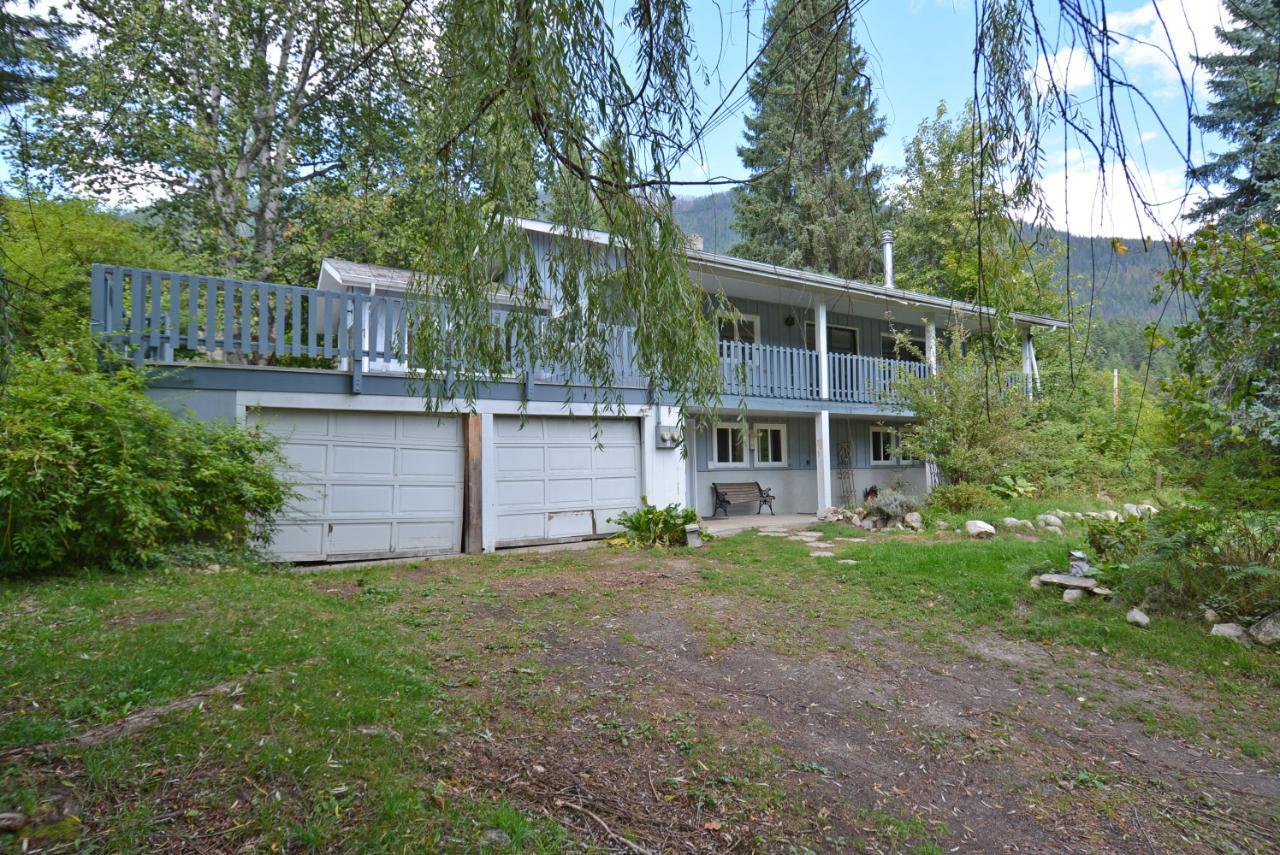 4077 Heroux Road, Nelson, British Columbia  V1L 6N5 - Photo 2 - 2473257