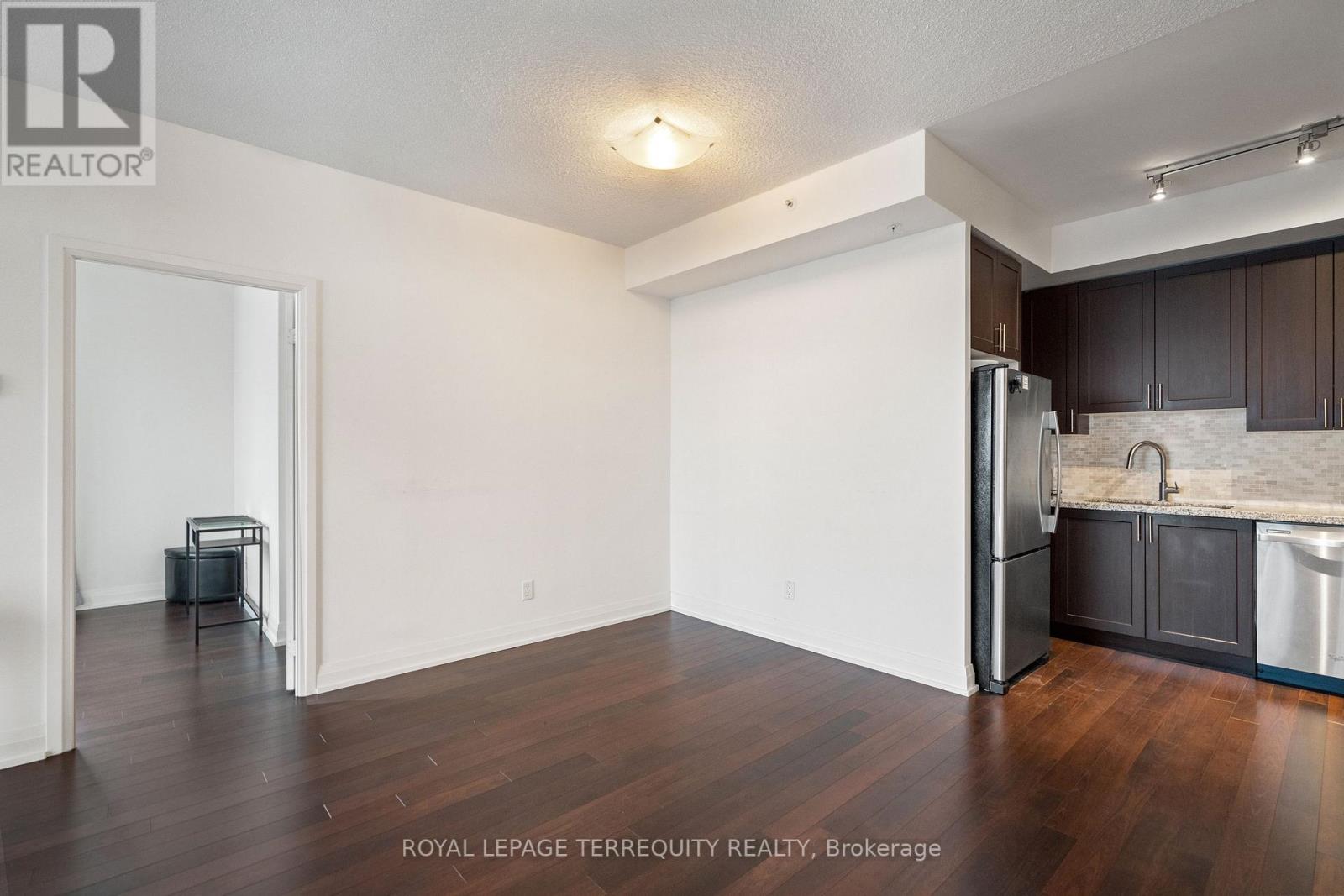 #1002 -75 North Park Rd, Vaughan, Ontario  L4J 0H8 - Photo 11 - N6816474