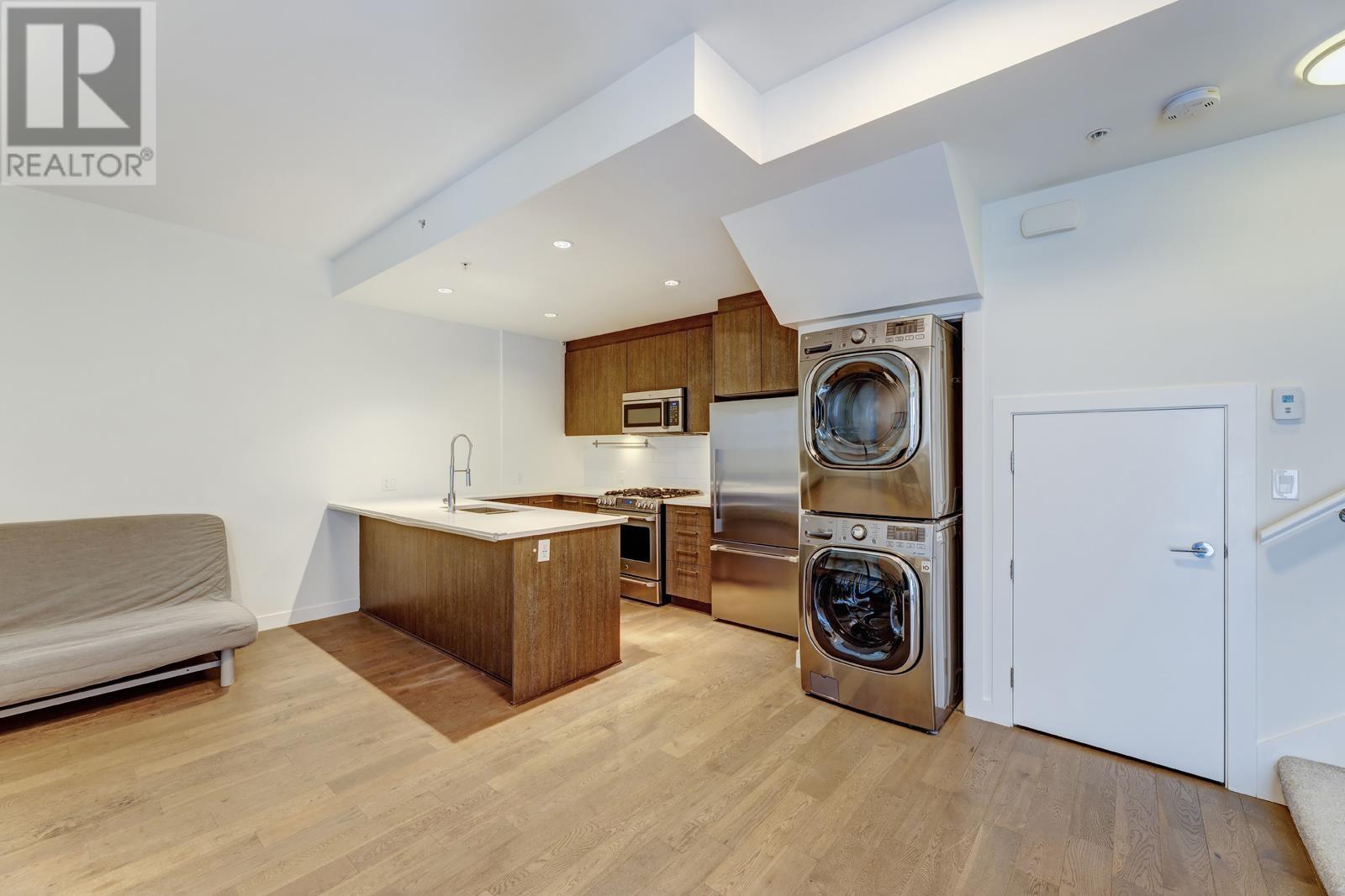 9078 University Crescent, Burnaby, British Columbia  V5A 0C9 - Photo 6 - R2815438