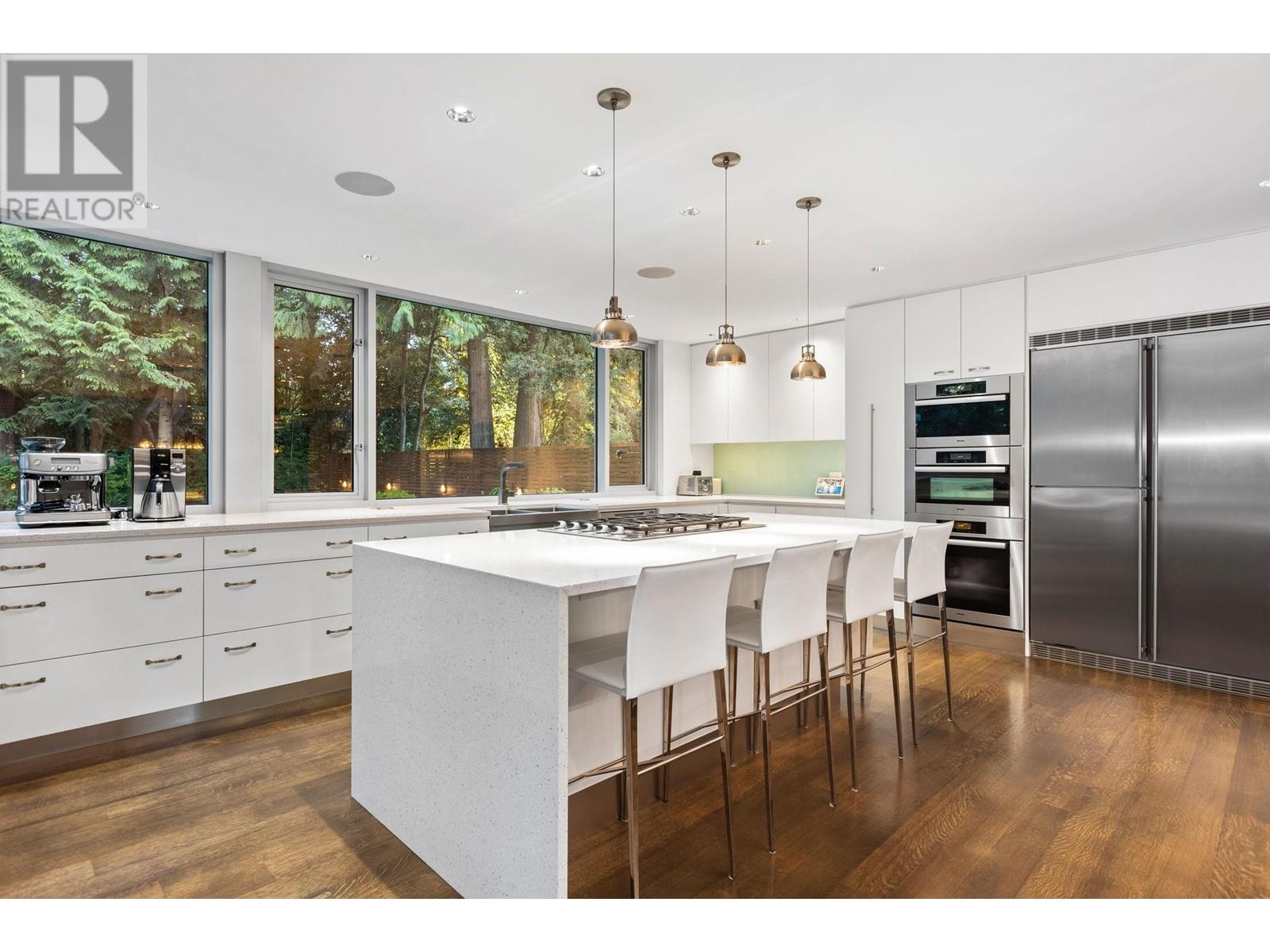 2580 Colwood Drive, North Vancouver, British Columbia  V7R 2R1 - Photo 8 - R2814033