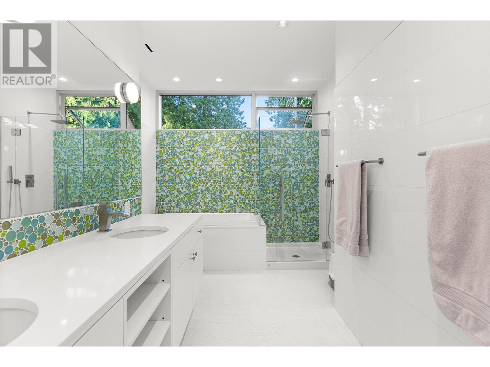 2580 Colwood Drive, North Vancouver, British Columbia  V7R 2R1 - Photo 21 - R2814033