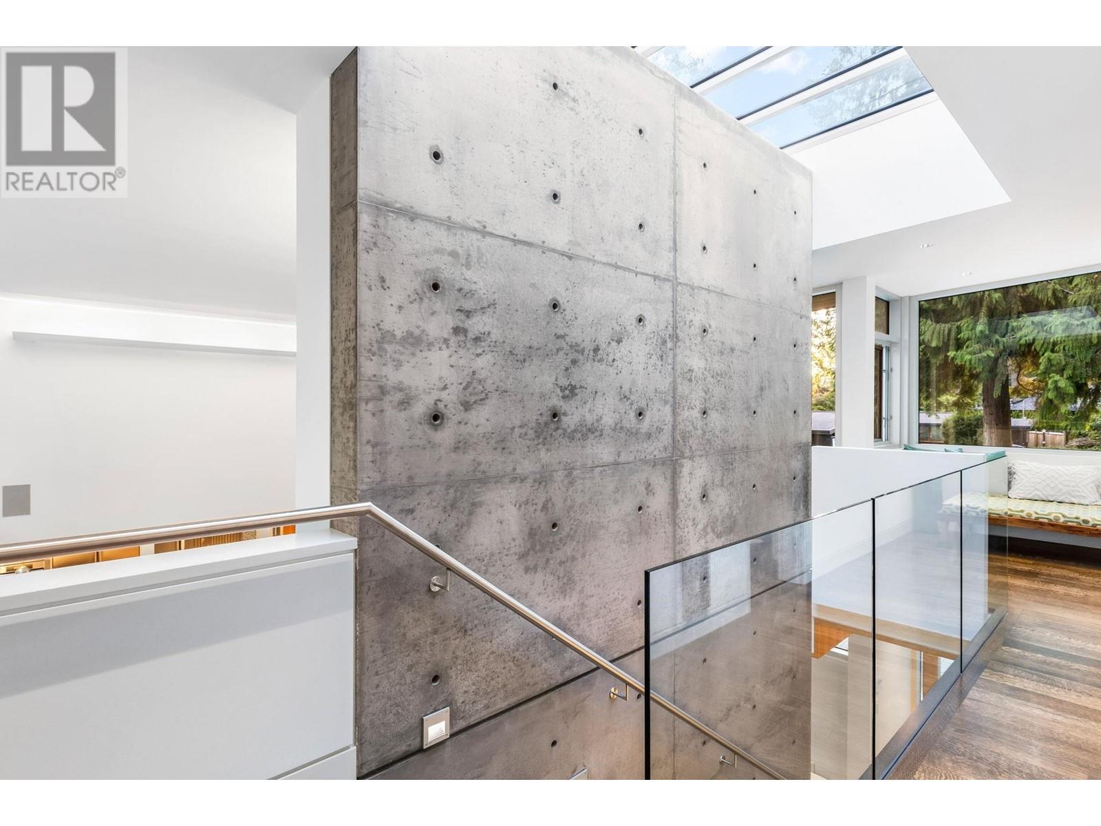 2580 Colwood Drive, North Vancouver, British Columbia  V7R 2R1 - Photo 11 - R2814033