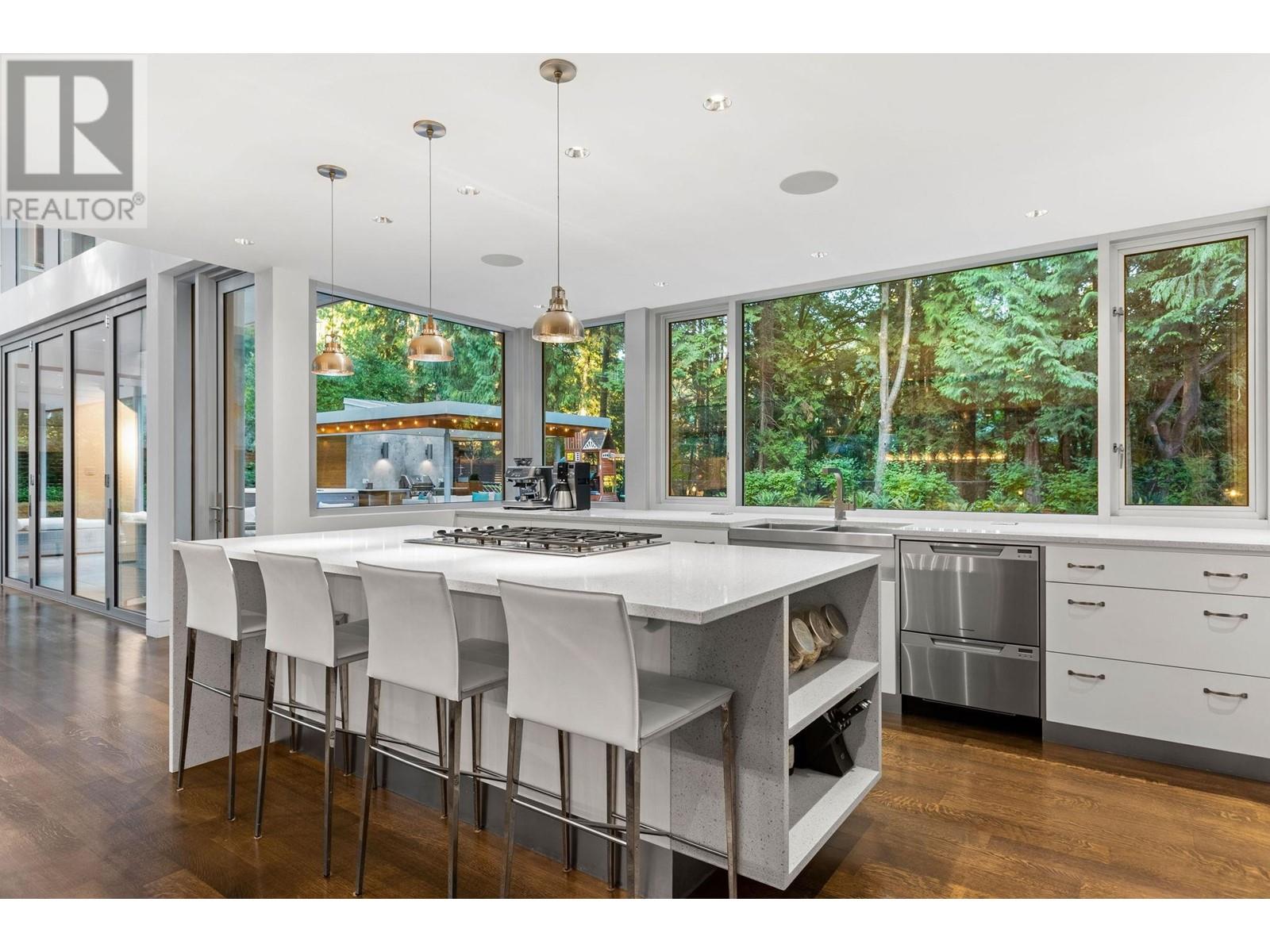 2580 Colwood Drive, North Vancouver, British Columbia  V7R 2R1 - Photo 9 - R2814033