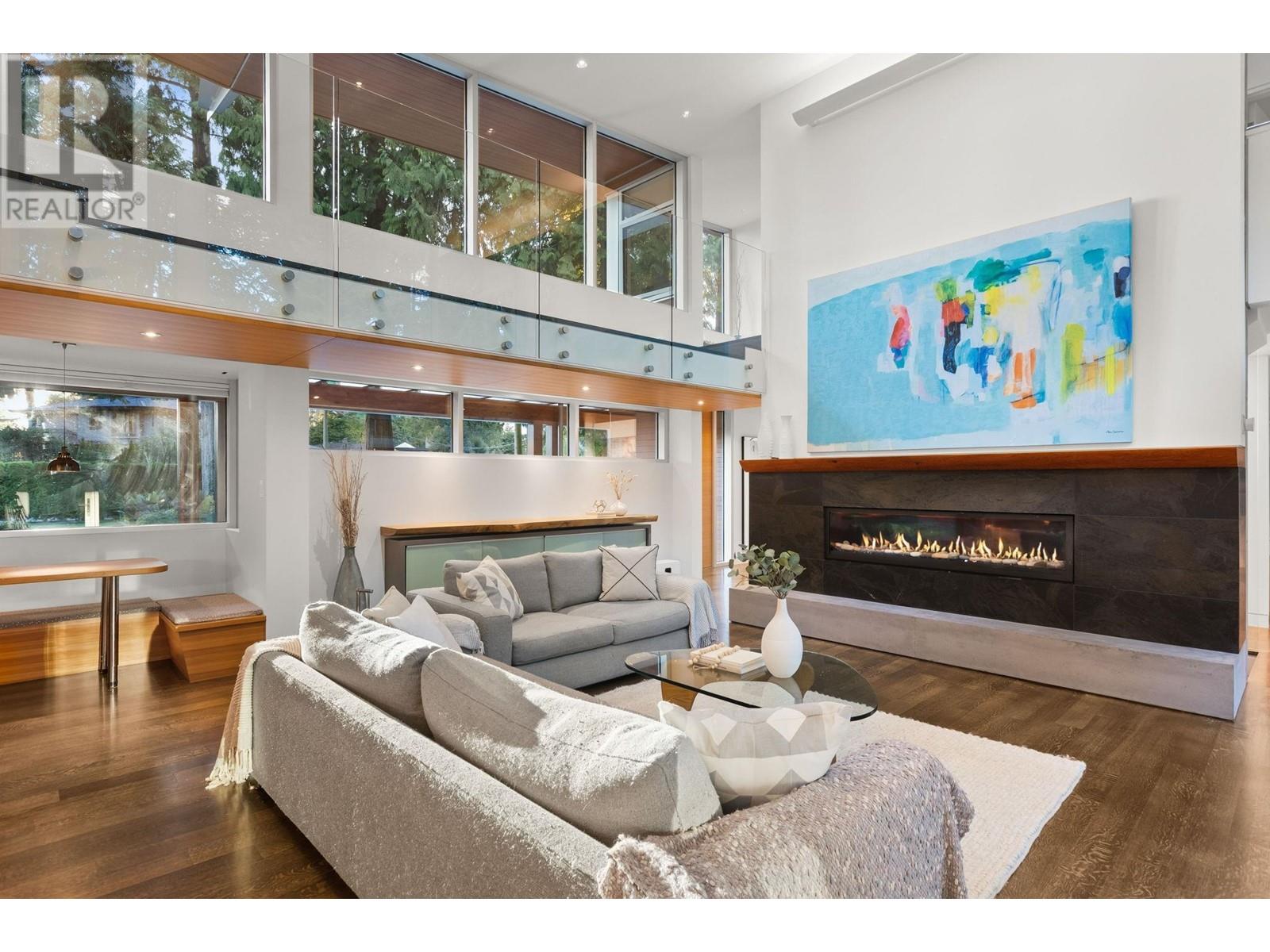 2580 Colwood Drive, North Vancouver, British Columbia  V7R 2R1 - Photo 3 - R2814033