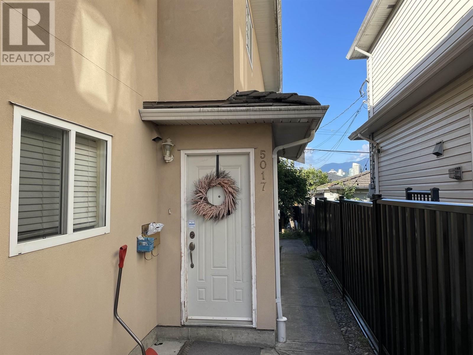 5017 Norfolk Street, Burnaby, British Columbia  V5G 1E9 - Photo 2 - R2815377